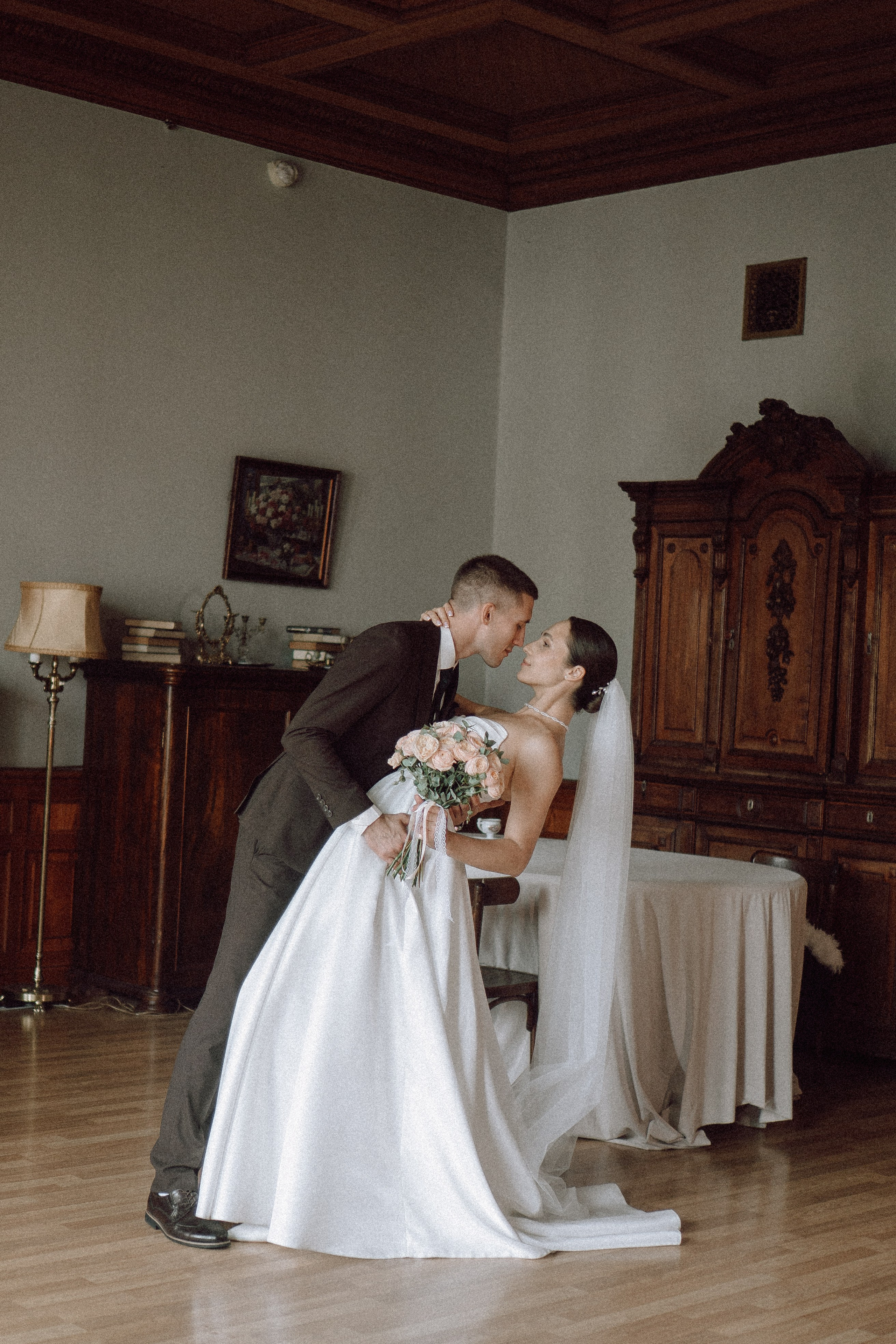 СВАДЕБНАЯ ПРОГУЛКА В САНТК-ПЕТЕРБУРГЕ (ИСАКИЕВСКИЙ СОБОР, ЗИМНЯЯ КАНАВКА, ЭРМИТАЖ И БОЛЬШАЯ МОРСКАЯ УЛИЦА). Профессиональный фотограф, Санкт-Петербург — Виктория Богомолова