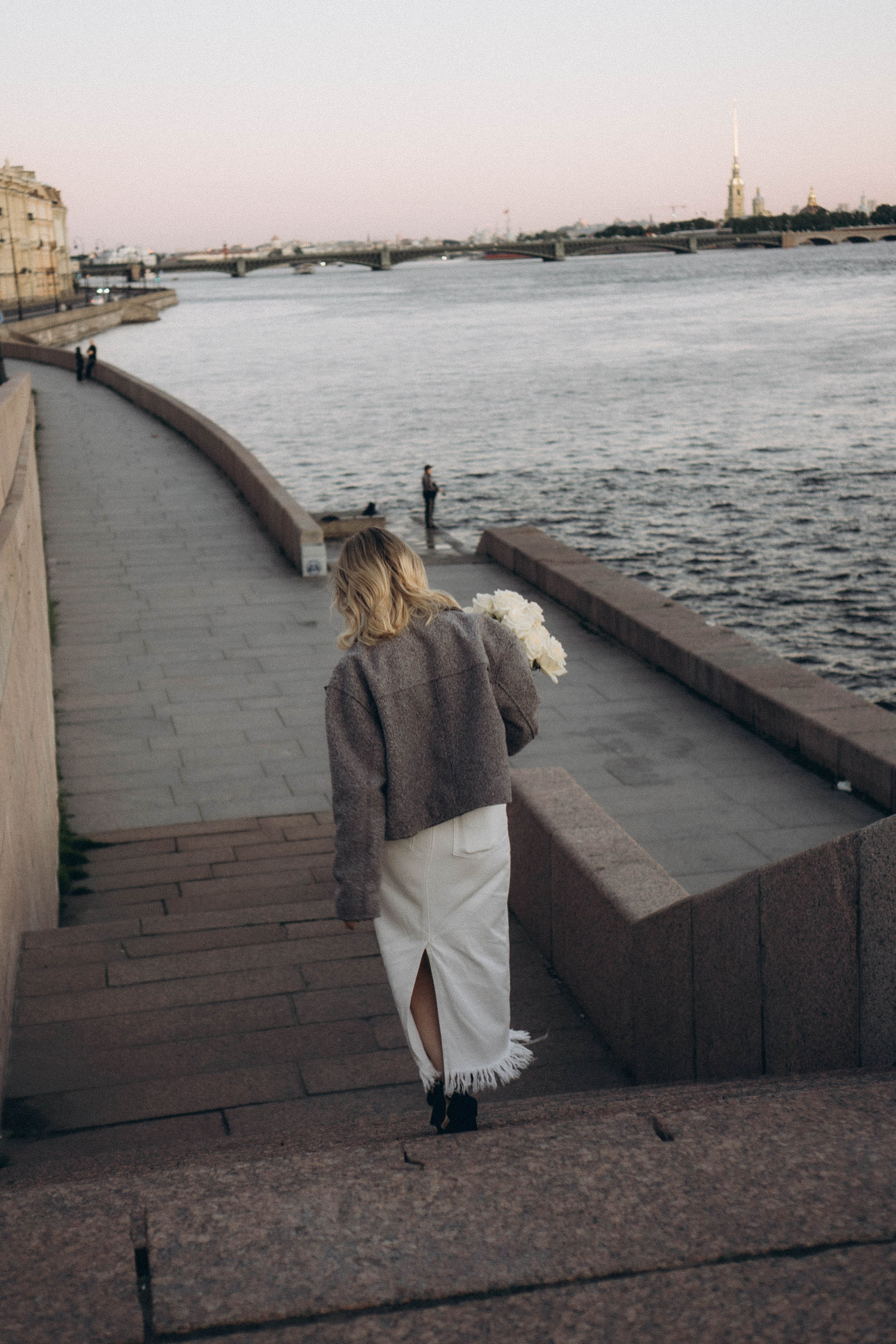 ПРОГУЛКА ПО ГОРОДУ В БЕЛЫЕ НОЧИ (другой вариант). Профессиональный фотограф, Санкт-Петербург — Виктория Богомолова