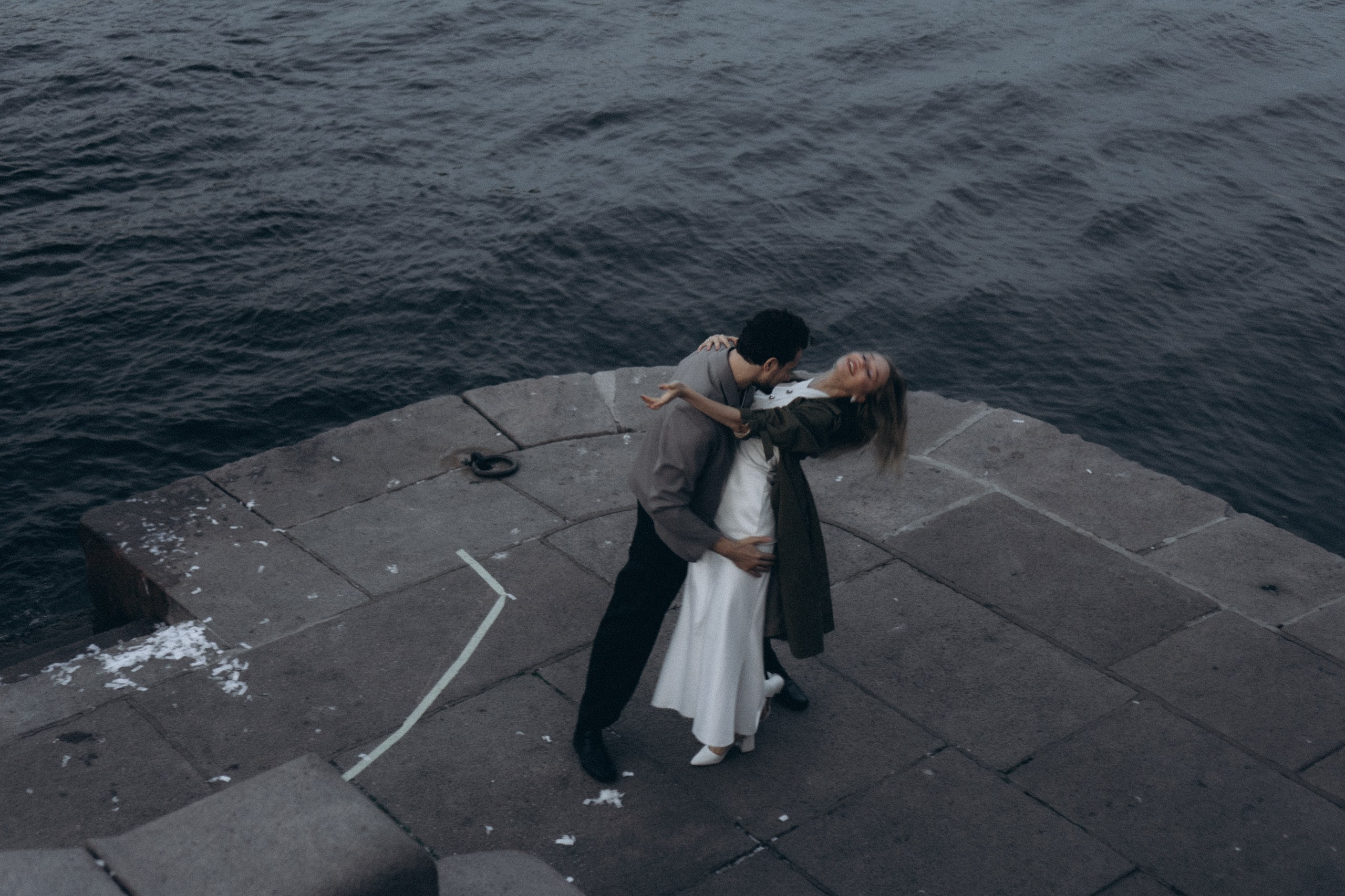 СВАДЕБНАЯ СЬЕМКА ПАРЫ НА РАССВЕТЕ В БЕЛЫЕ НОЧИ И ПРОГУЛКА С РАЗВОДНЫМИ МОСТАМИ И ПИКНИК ВОЗЛЕ ИСАКИЕВСКОГО СОБОРА. Профессиональный фотограф, Санкт-Петербург — Виктория Богомолова