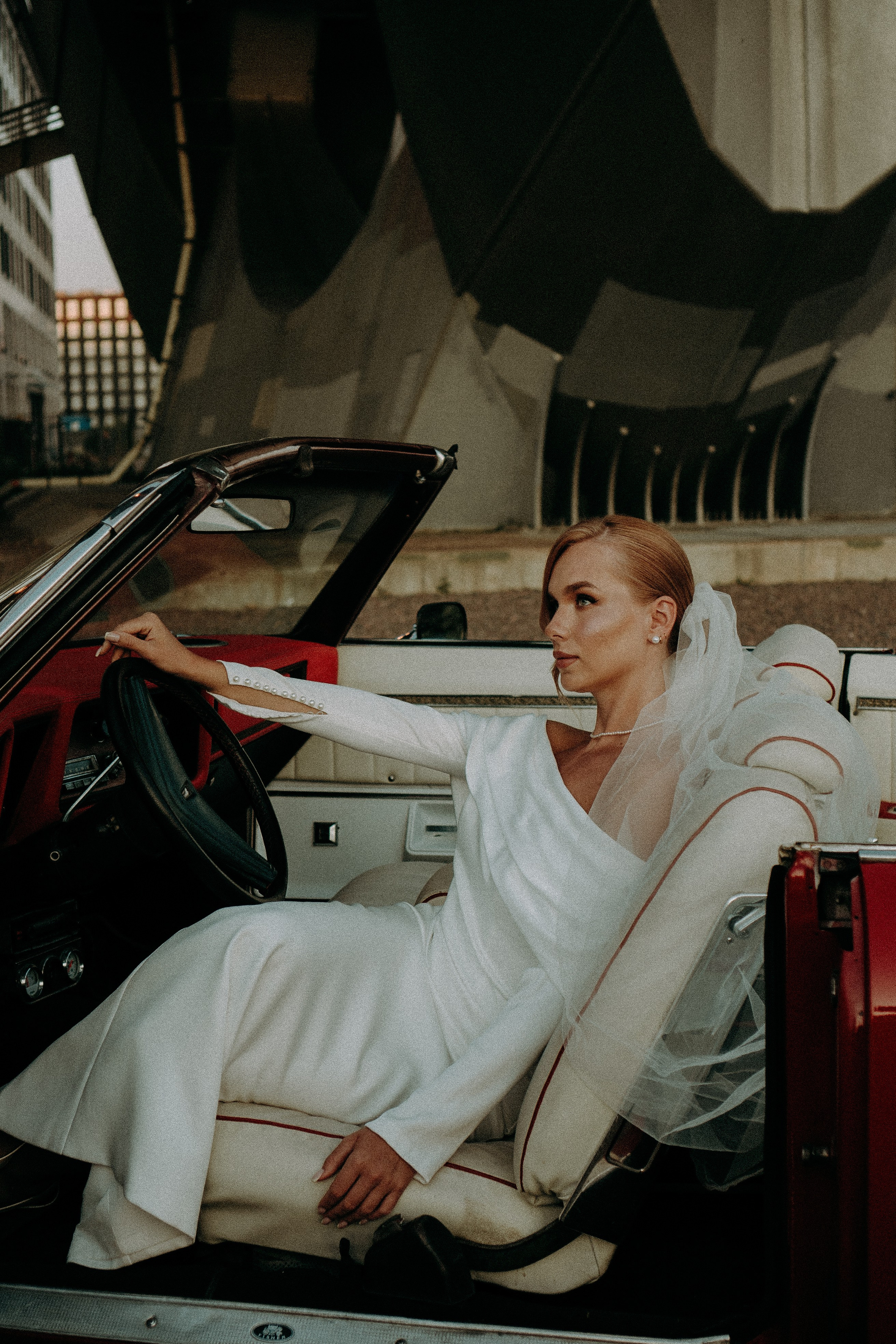 СВАДЕБНАЯ СЬЕМКА ВОЗЛЕ МСОТА БЕТАНКУРА НА КАБРИОЛЕТЕ. Профессиональный фотограф, Санкт-Петербург — Виктория Богомолова