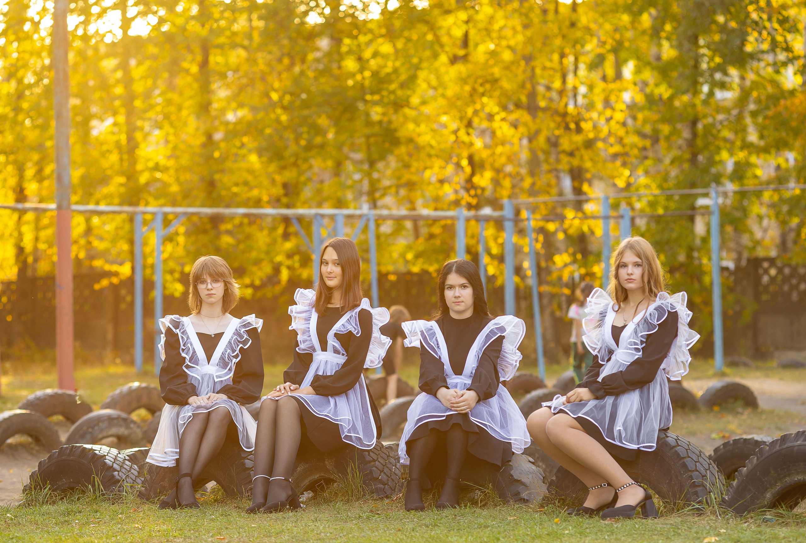 Осенняя фотосессия у школы с учителем. Семейный и детский фотограф Анна Петракова