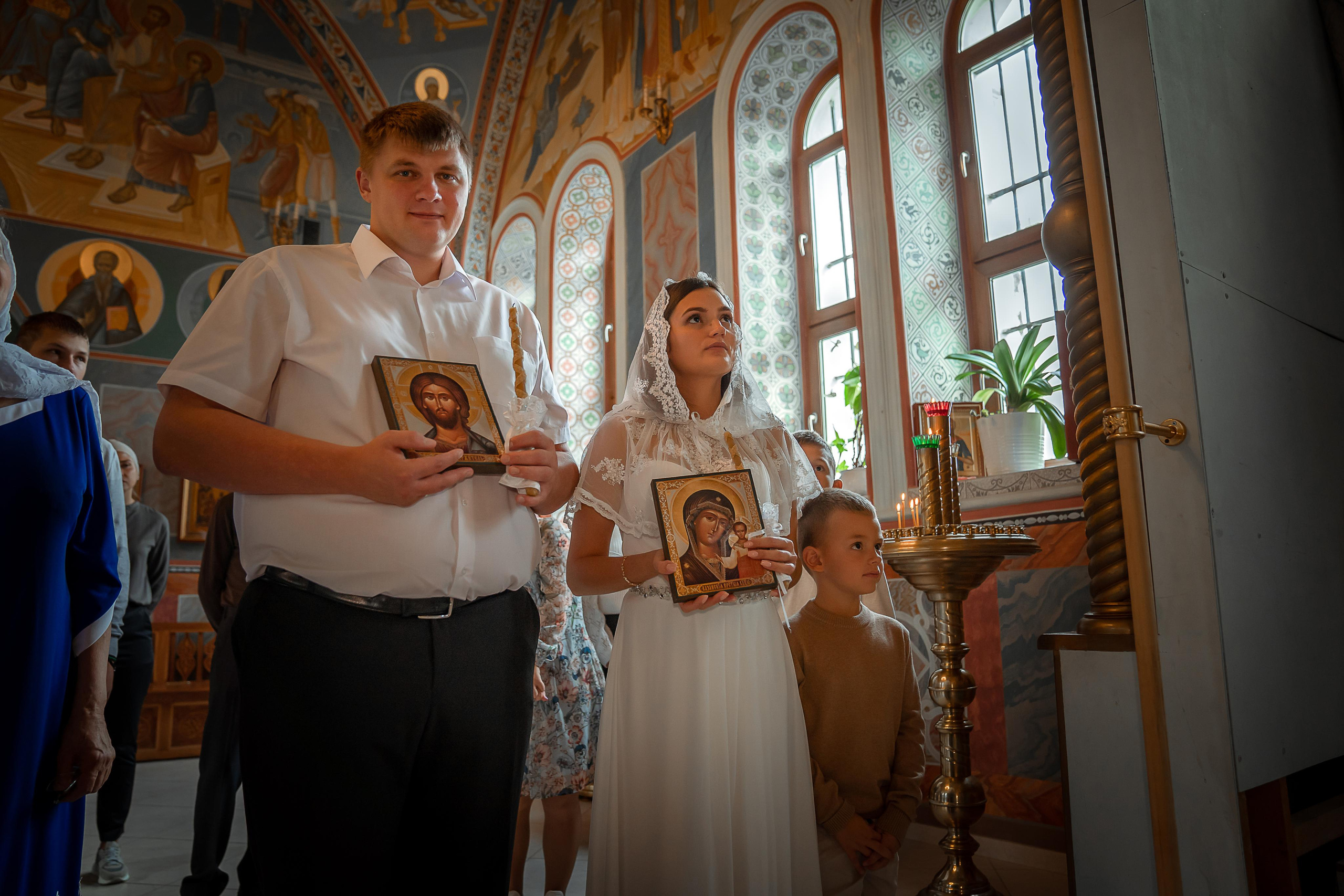 Венчание Инны и Николая в Трахонеево. Фото- и видеосъёмка крещения и венчания. Фотограф на крещение Москва