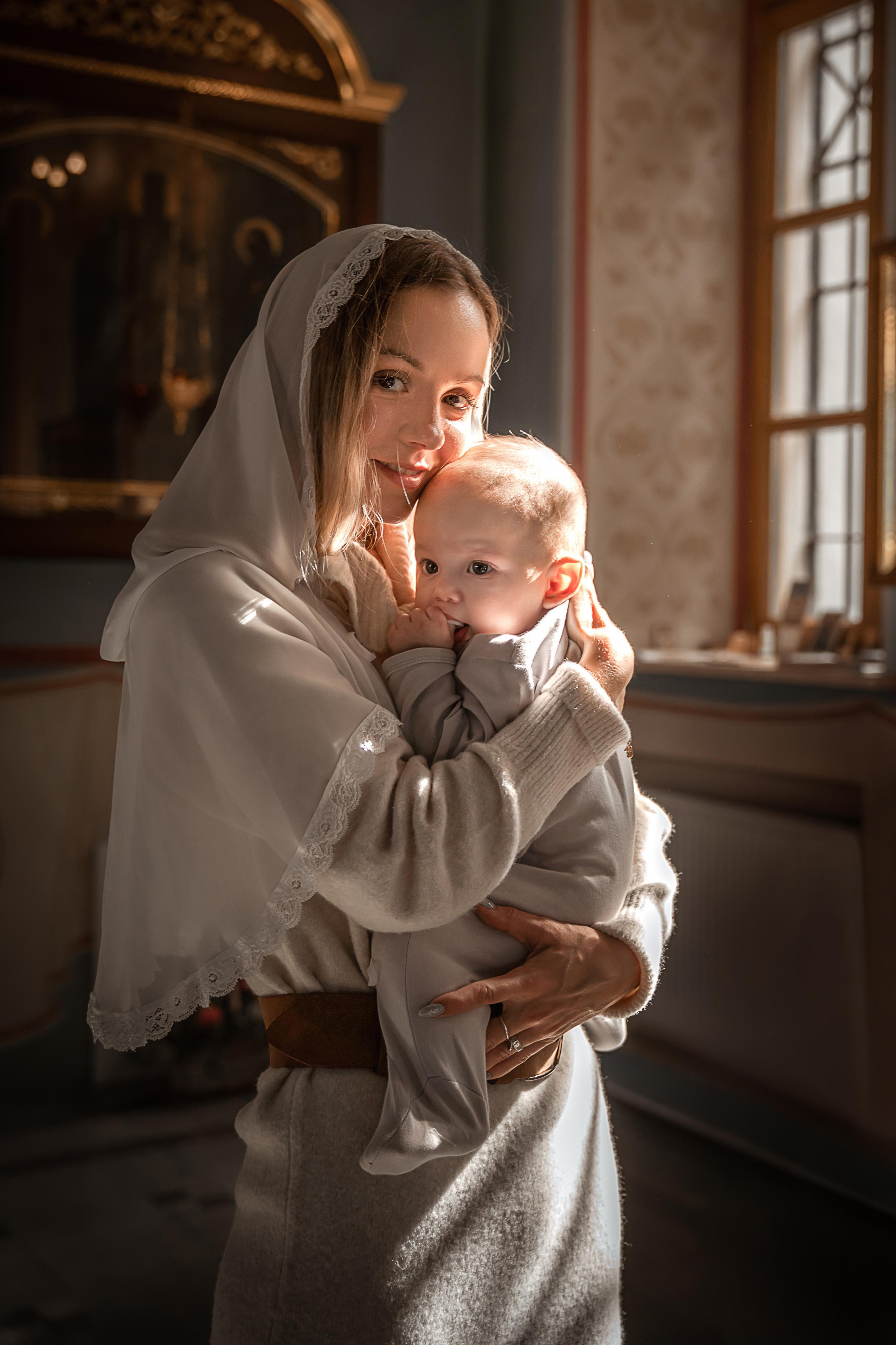 Профессиональная фото и видеосъёмка таинств крещения и венчания, профессиональный фотограф на  крещение венчание, крестины ребенка, крещение в Троице-Лыково