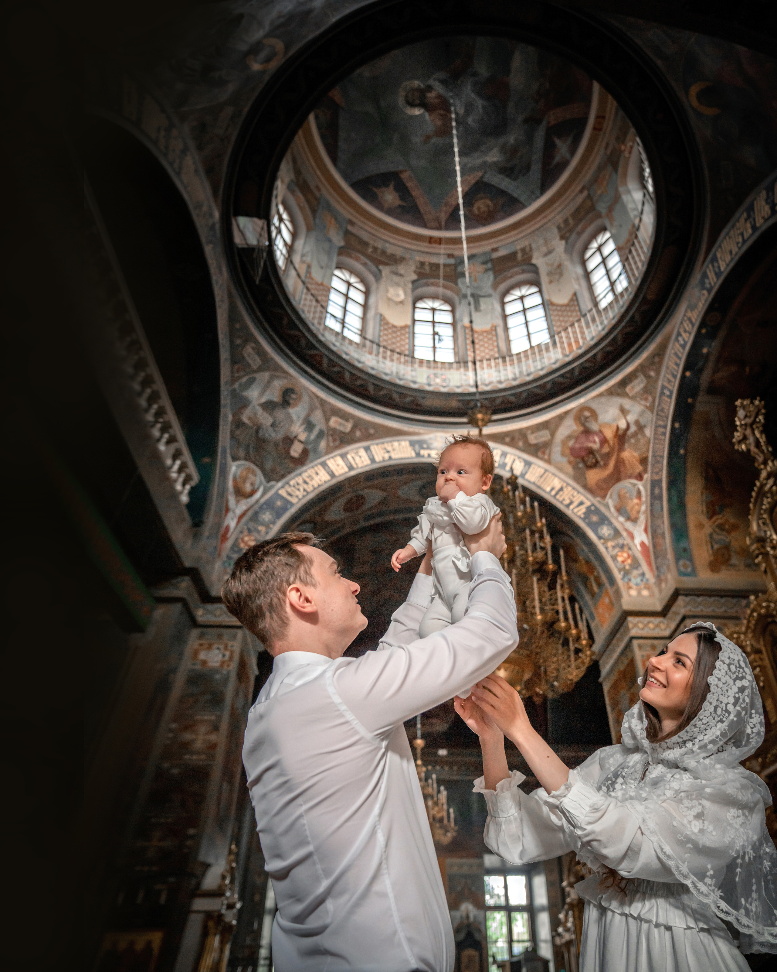 Профессиональная фото и видеосъёмка таинств крещения и венчания, профессиональный фотограф на  крещение венчание