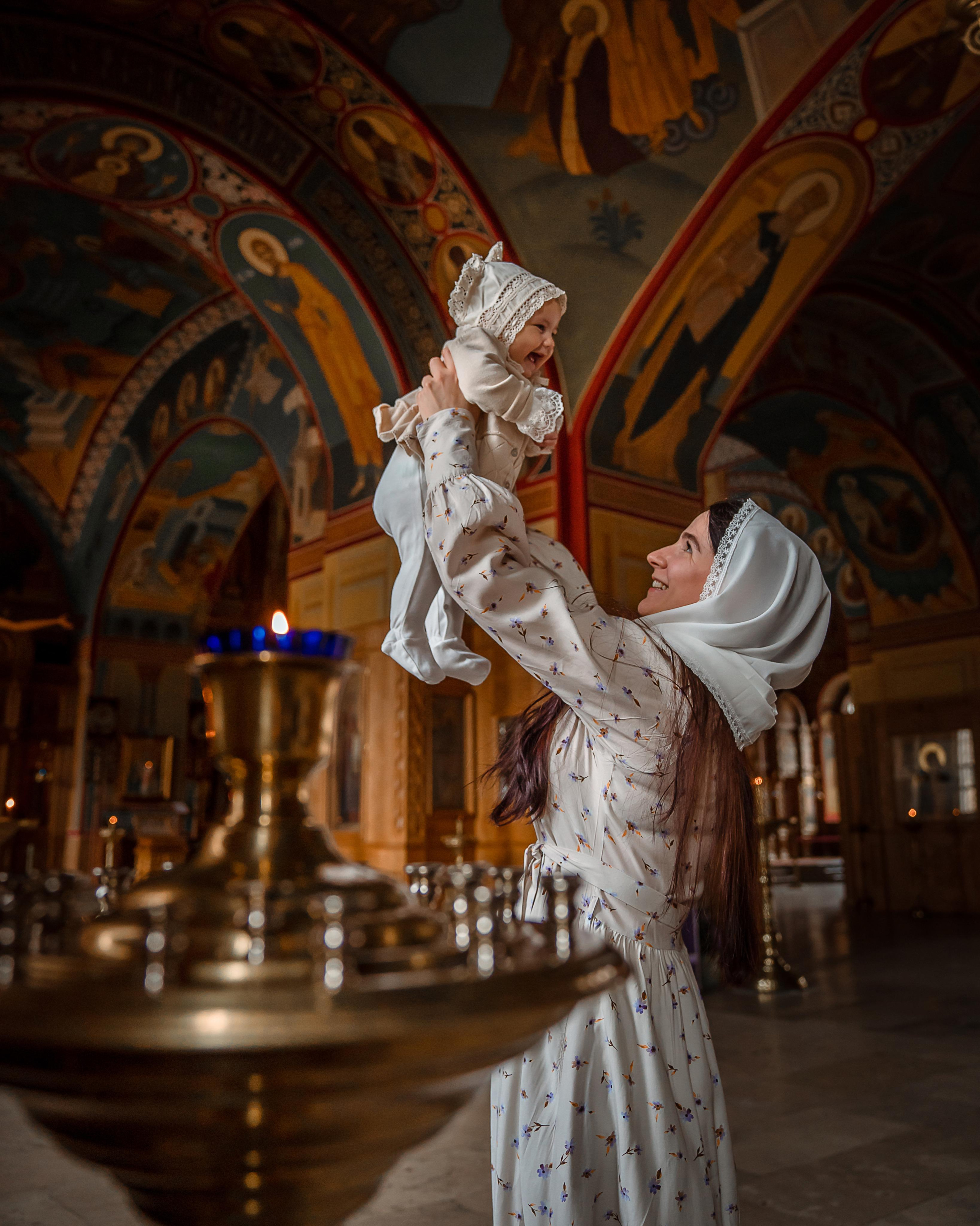 Профессиональная фото и видеосъёмка таинств крещения и венчания, профессиональный фотограф на  крещение венчание