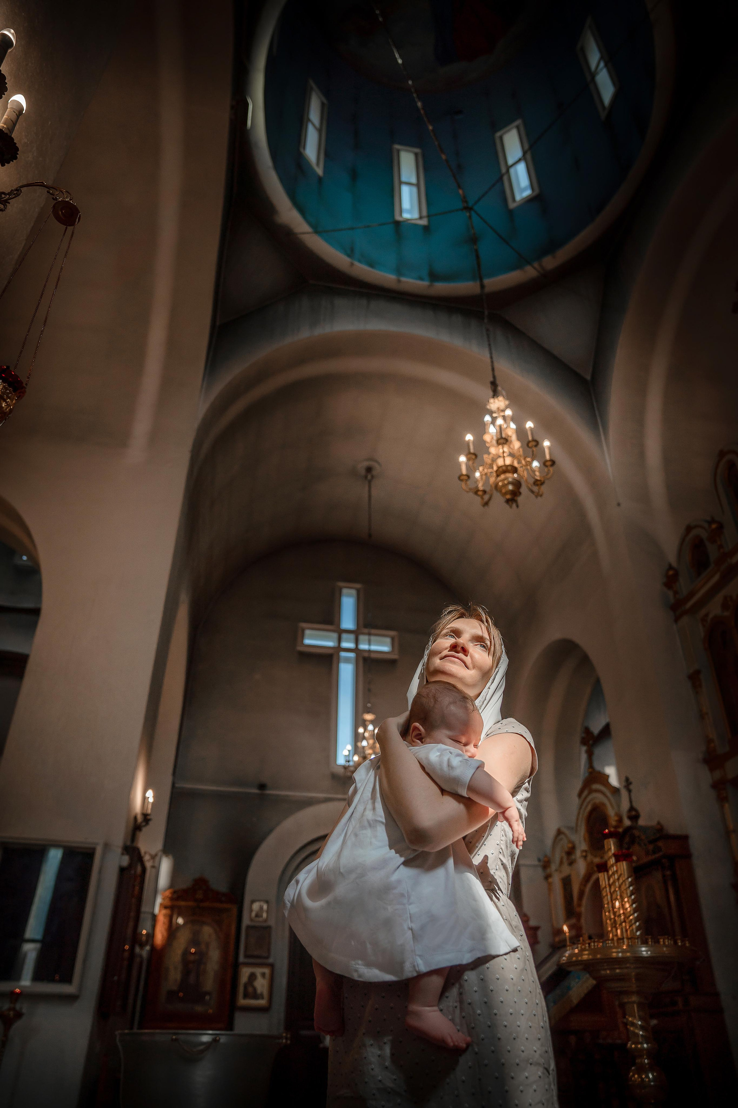 Профессиональная фото и видеосъёмка таинств крещения и венчания, профессиональный фотограф на  крещение венчание