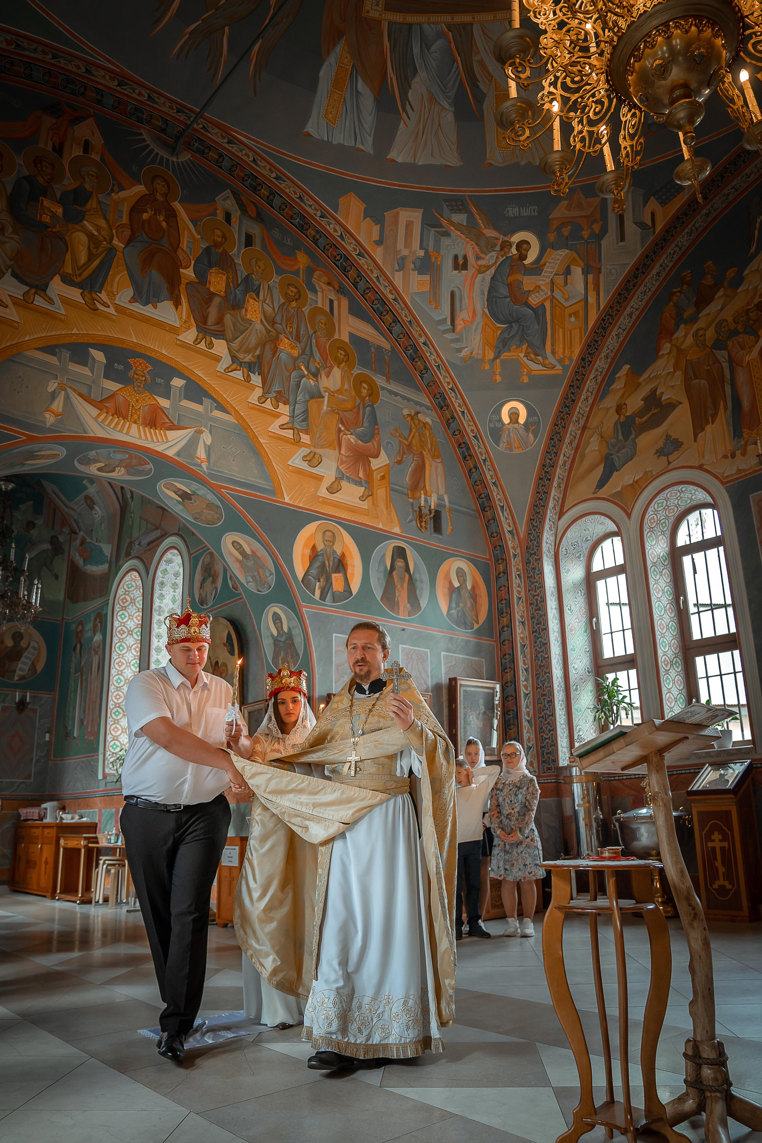 Венчание Инны и Николая в Трахонеево. Фото- и видеосъёмка крещения и венчания. Фотограф на крещение Москва