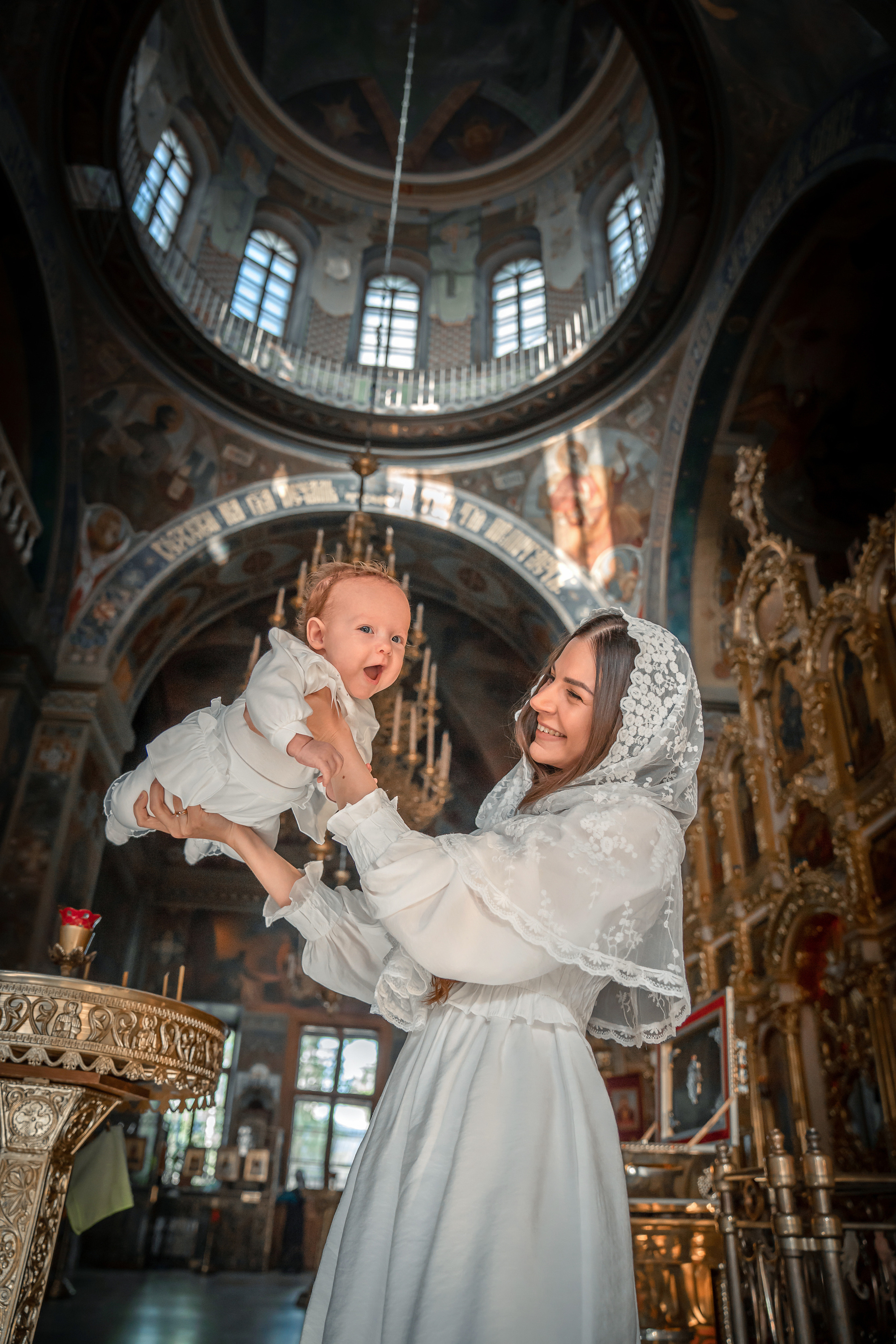 Профессиональная фото и видеосъёмка таинств крещения и венчания, профессиональный фотограф на  крещение венчание