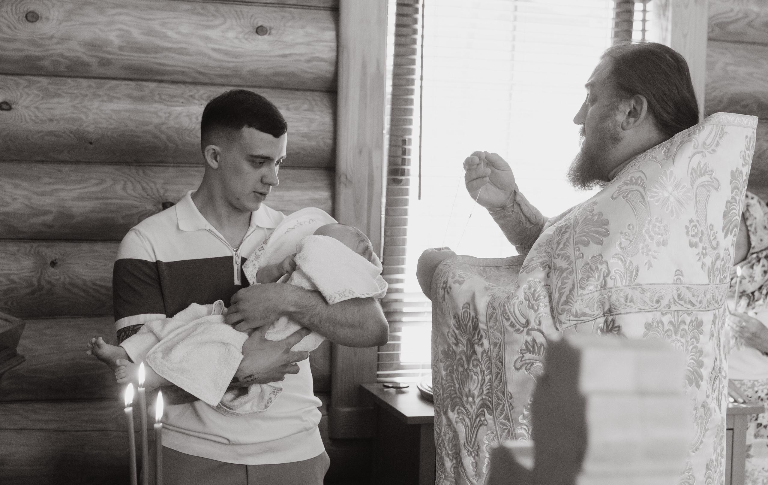 Таинство крещение в Москве. Семейный, ньюборн фотограф, фотограф на роды в Москве, Виктория Тюльдюкова