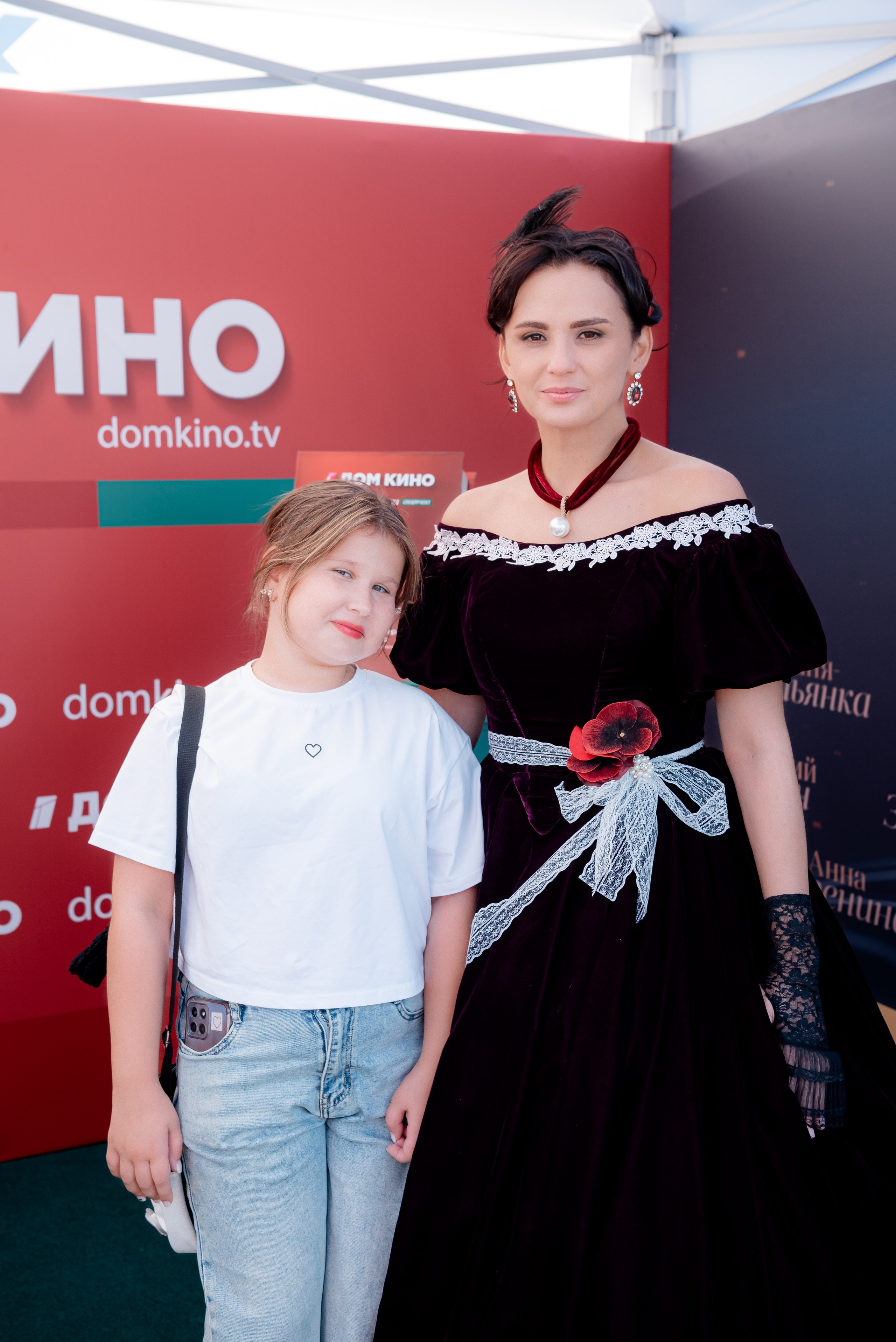 Портретные фото с артистами в палатке Триколор Дом Кинов на день города Волгоград. Фотограф в Волгограде и Волжском Александр Горбань