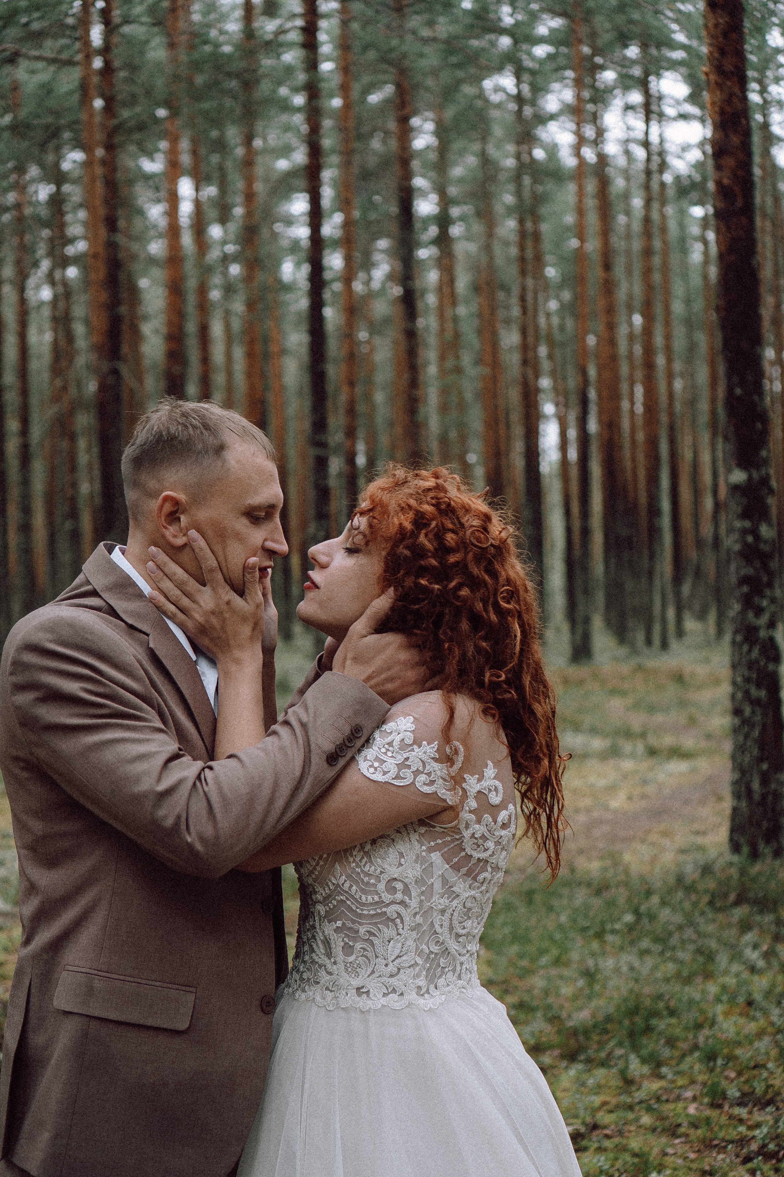 СВАДЕБНАЯ ФОТОСЕССИИЯ ПАРЫ В ГОРОДЕ ПРИОЗЕРСК В СОСНОВОМ ЛЕСУ И С ПИКАПОМ. Профессиональный фотограф, Санкт-Петербург — Виктория Богомолова