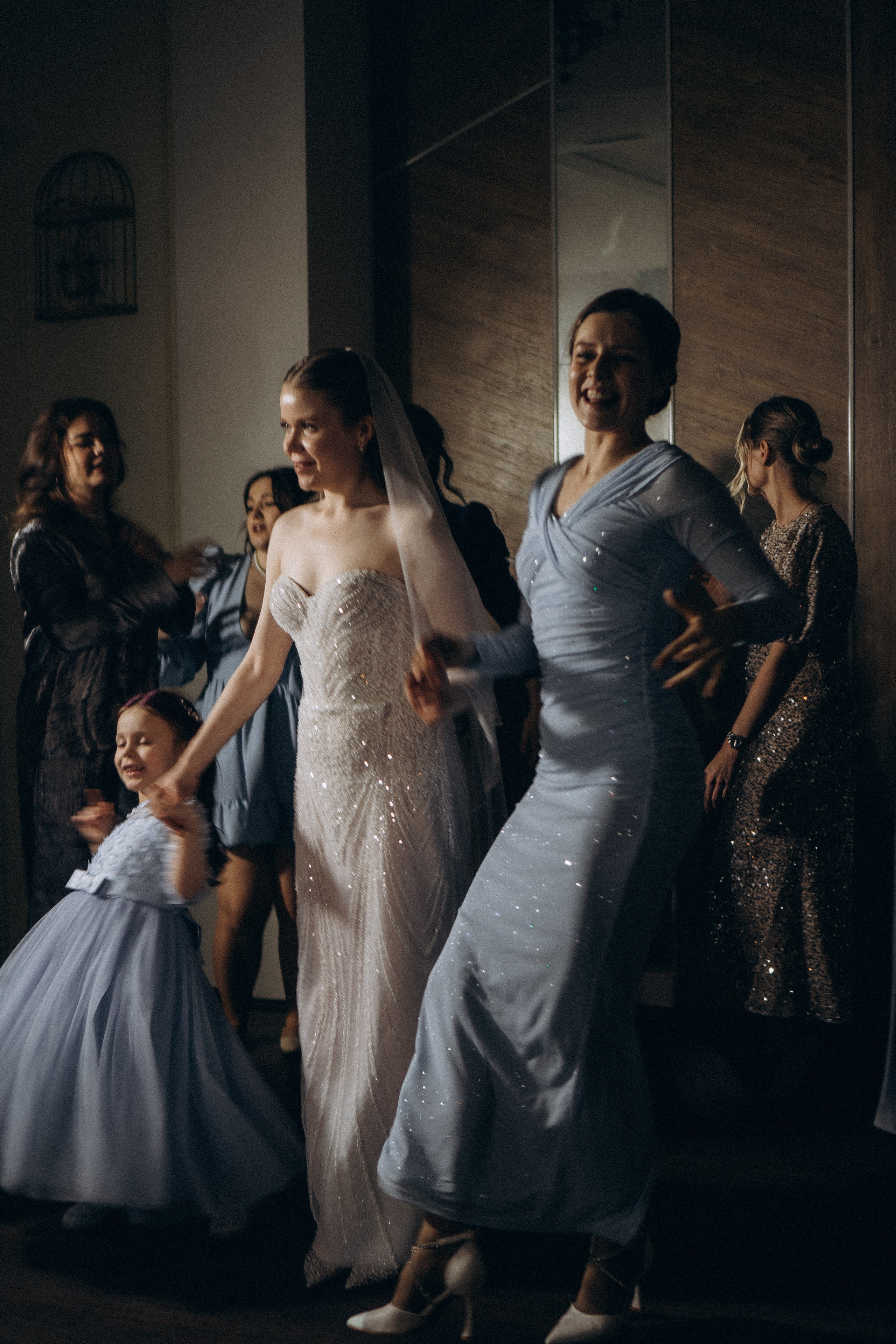 СВАДЕБНАЯ СЬЕМКА СБОРОВ В ОТЕЛЕ И ВЫЕЗД НА ЦЕРЕМОНИЮ (СНЯТО В СИБИРЕ В НИЖНЕВАРТОВСКЕ). Профессиональный фотограф, Санкт-Петербург — Виктория Богомолова