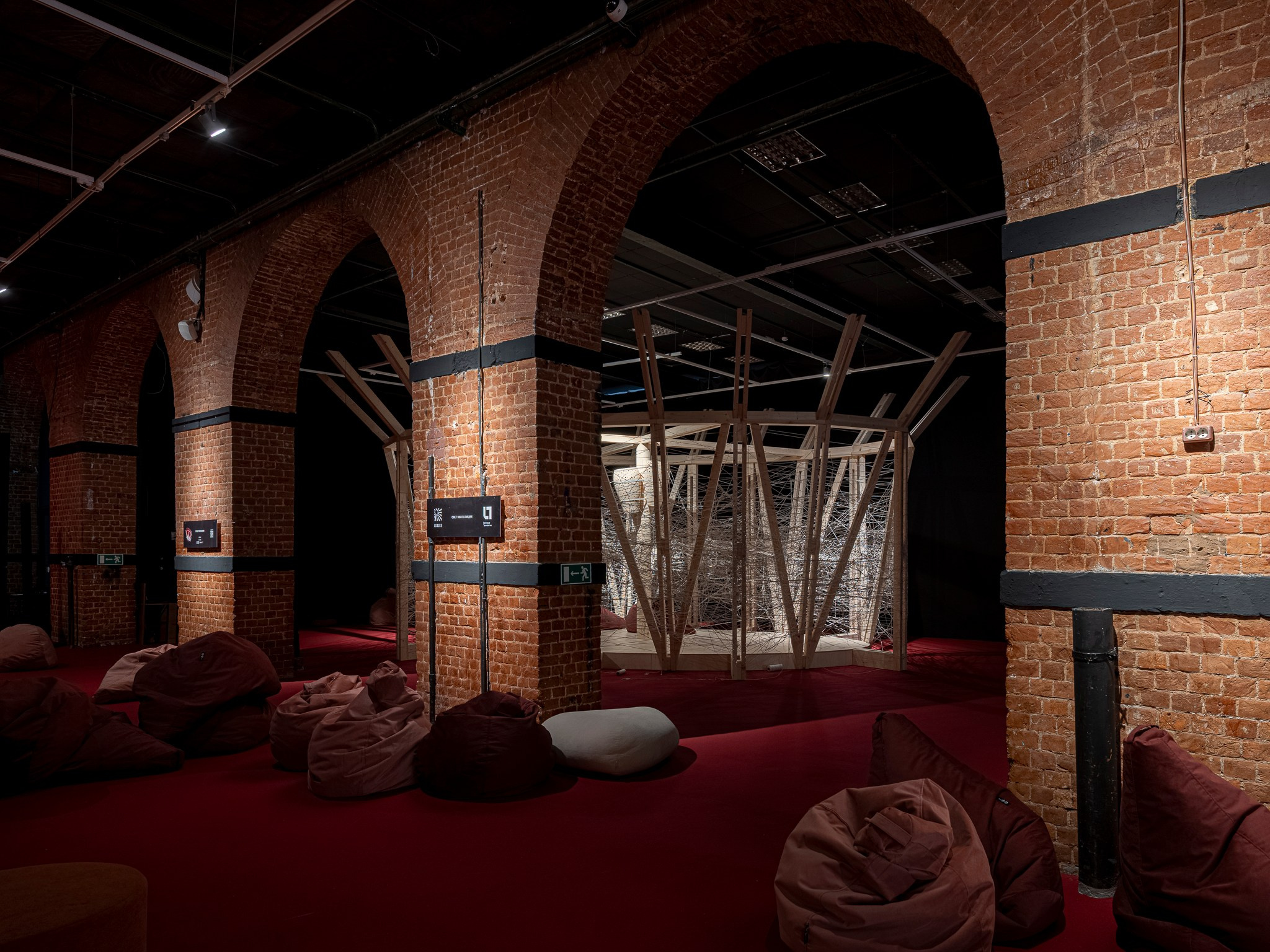 Плести кокон, СПИЧ, Музей москвы 2025. Фотограф Василий Буланов