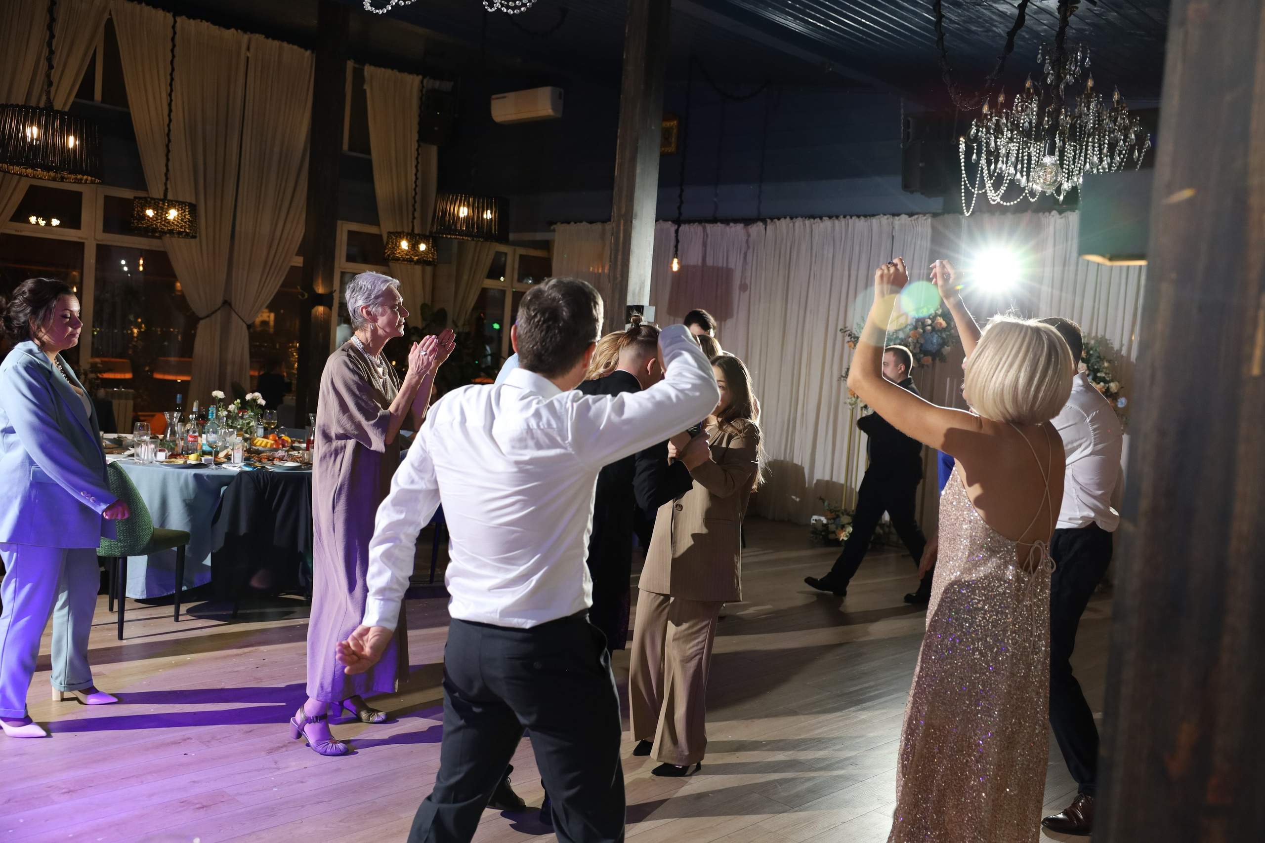 𝒜𝓇𝓉𝑒𝓂 & 𝐿𝓎𝓊𝓈𝓎𝒶 (𝓇𝑒𝓈𝓉𝒶𝓊𝓇𝒶𝓃𝓉). 𝑀𝑜𝓈𝒸𝑜𝓌. Свадебный фотограф в Санкт-Петербурге