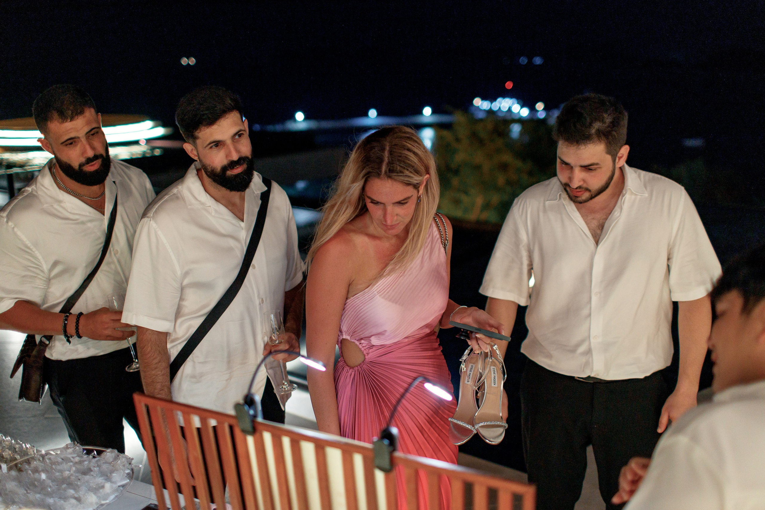 Свадьба с гостями на Пхукете. Фотограф на Пхукете в Таиланде