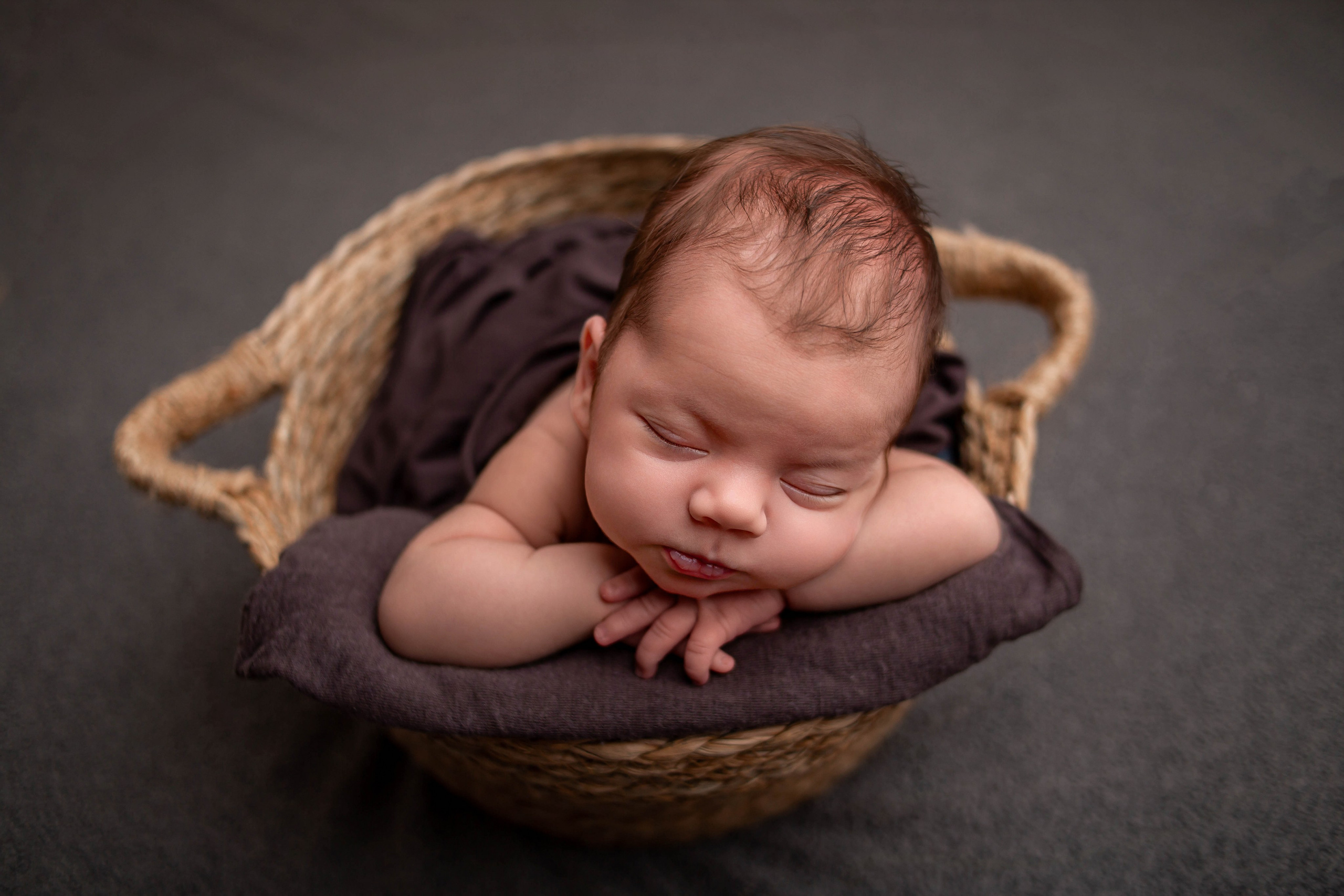 Фотографии новорожденных мальчиков. Семейный, детский фотограф в Великом Новгороде Юлия Федичева. Фотограф новорожденных