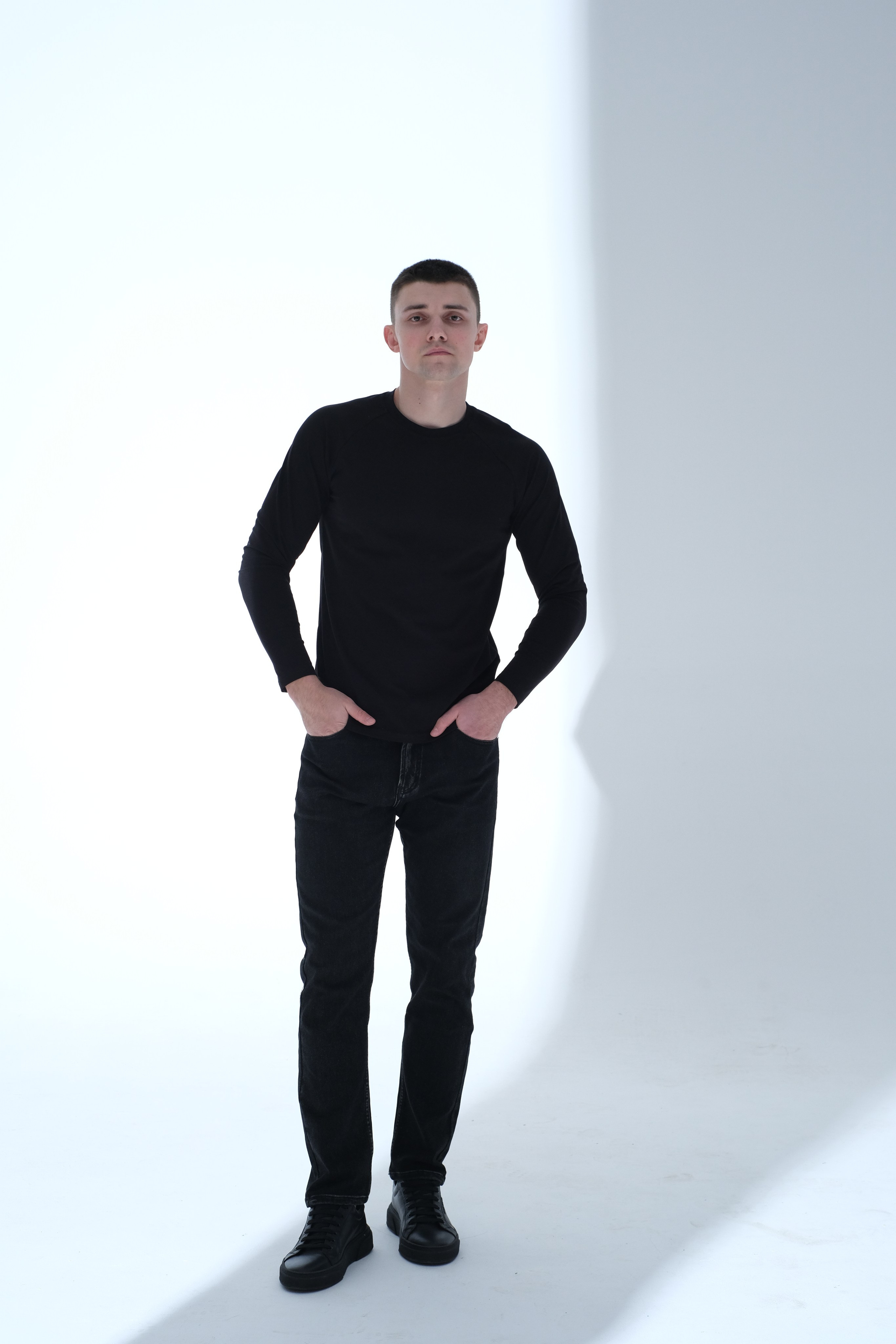 Мужской портрет. Алексей. Локация: WoodStudios. Фотограф Наталия Стромцова │Москва