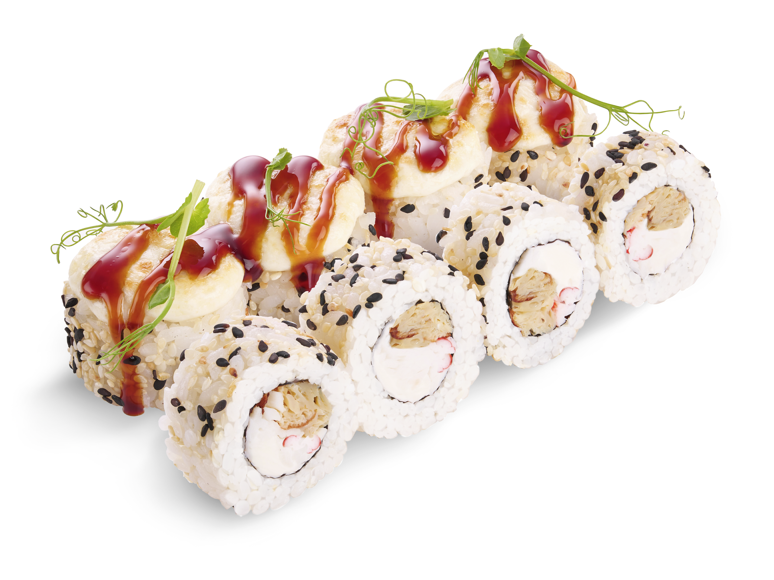 Запеченный Широ ролл с соусом и кунжутом на белом фоне, фуд фотография для доставки суши Rolik в Саратове и Энгельсе