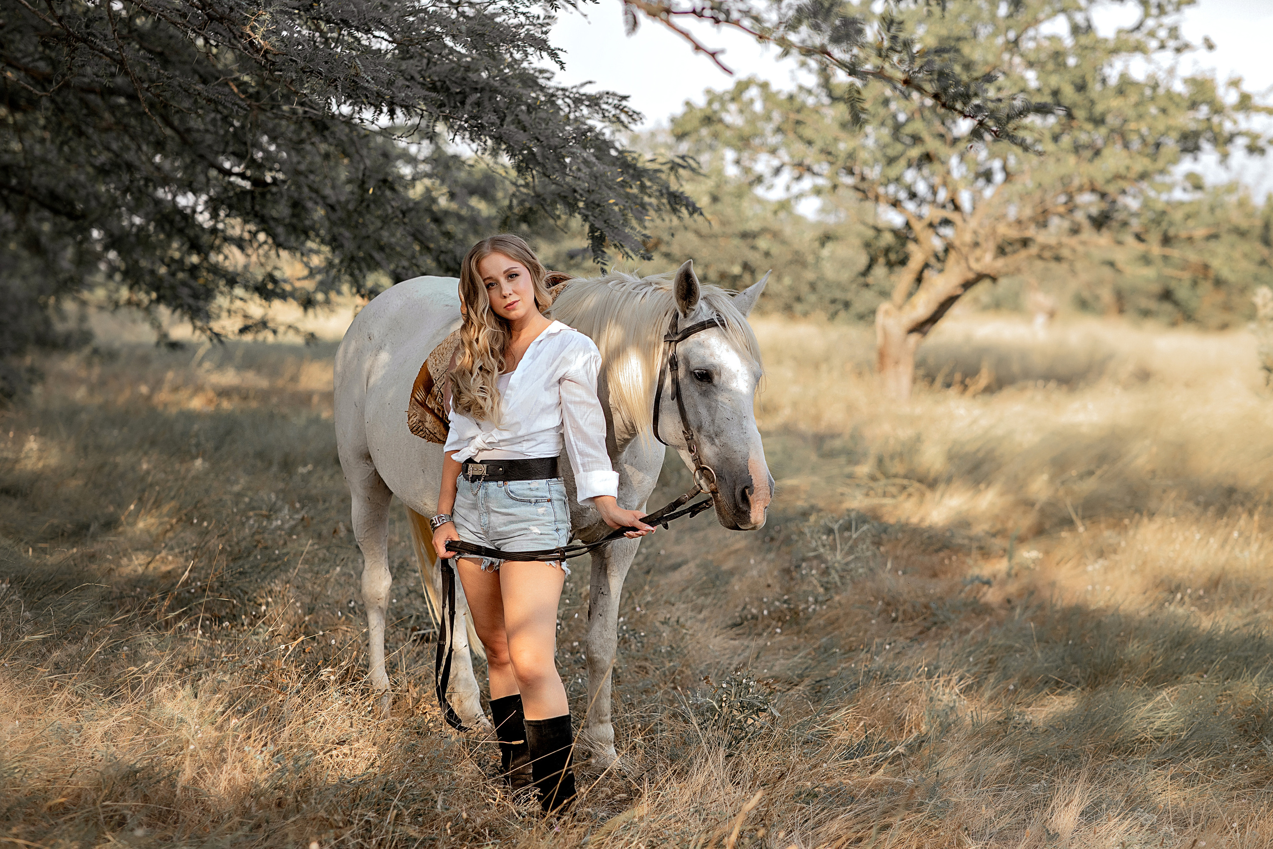 Фотосессия с лошадью. Фотограф-стилист Крым Прокат одежды в Крыму. Фотосессии в Крыму