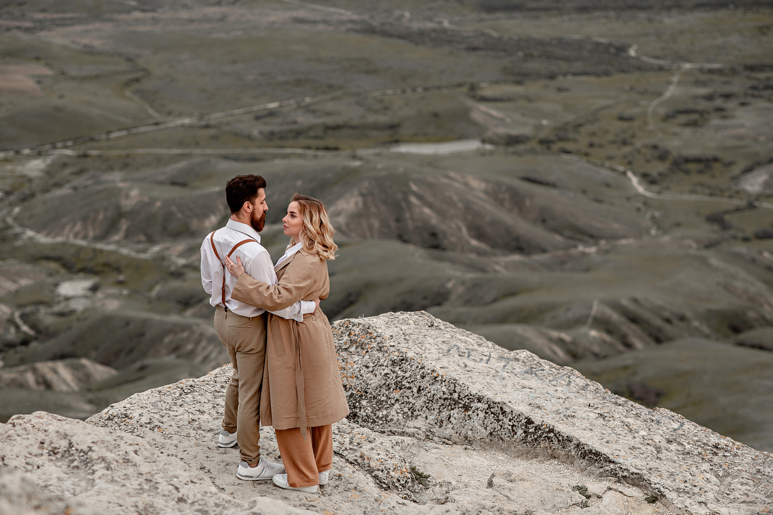 Выездные фотосессии. Съемка для влюбленных. Фотограф-стилист Крым Прокат одежды в Крыму. Фотосессии в Крыму