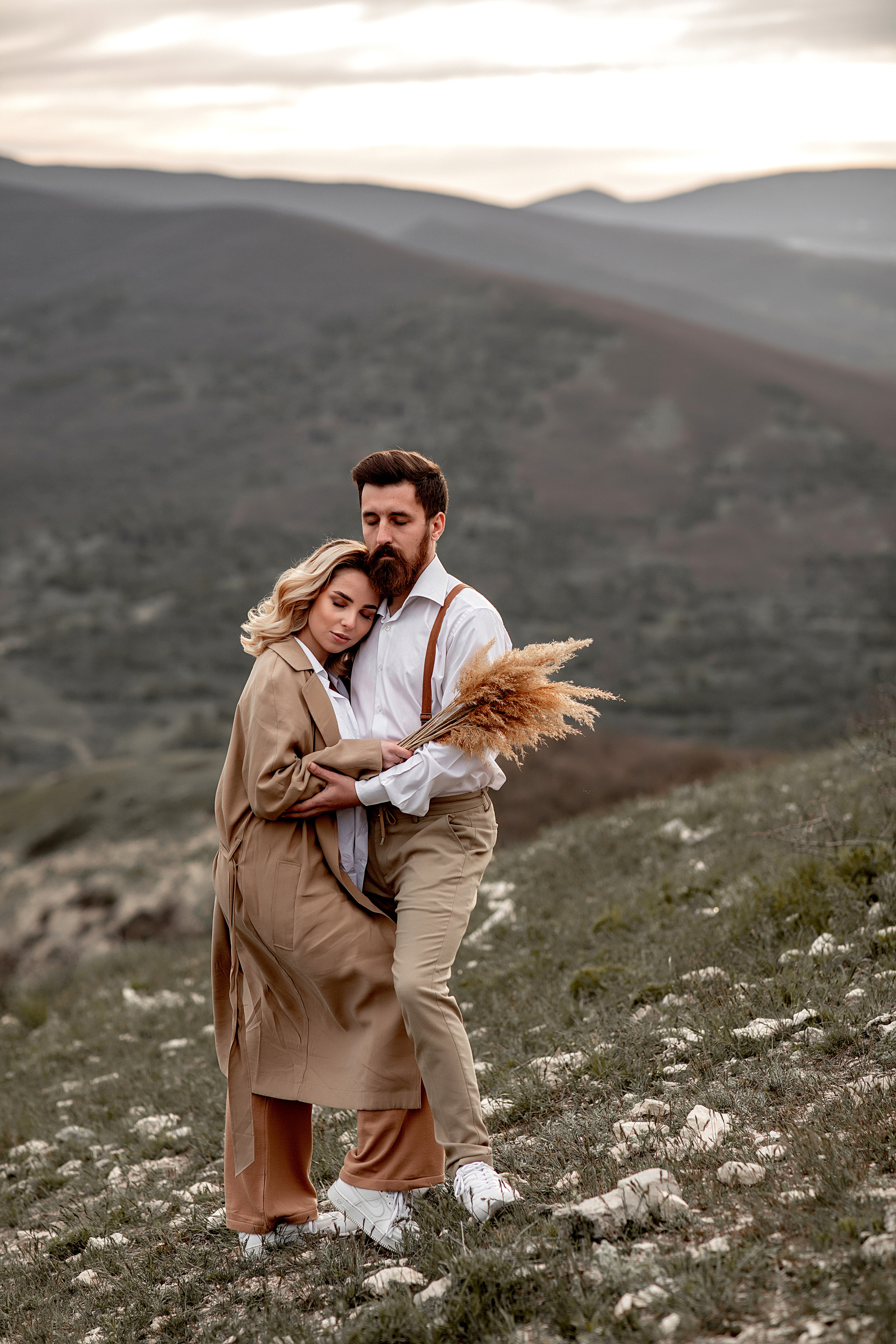 Выездные фотосессии. Съемка для влюбленных. Фотограф-стилист Крым Прокат одежды в Крыму. Фотосессии в Крыму