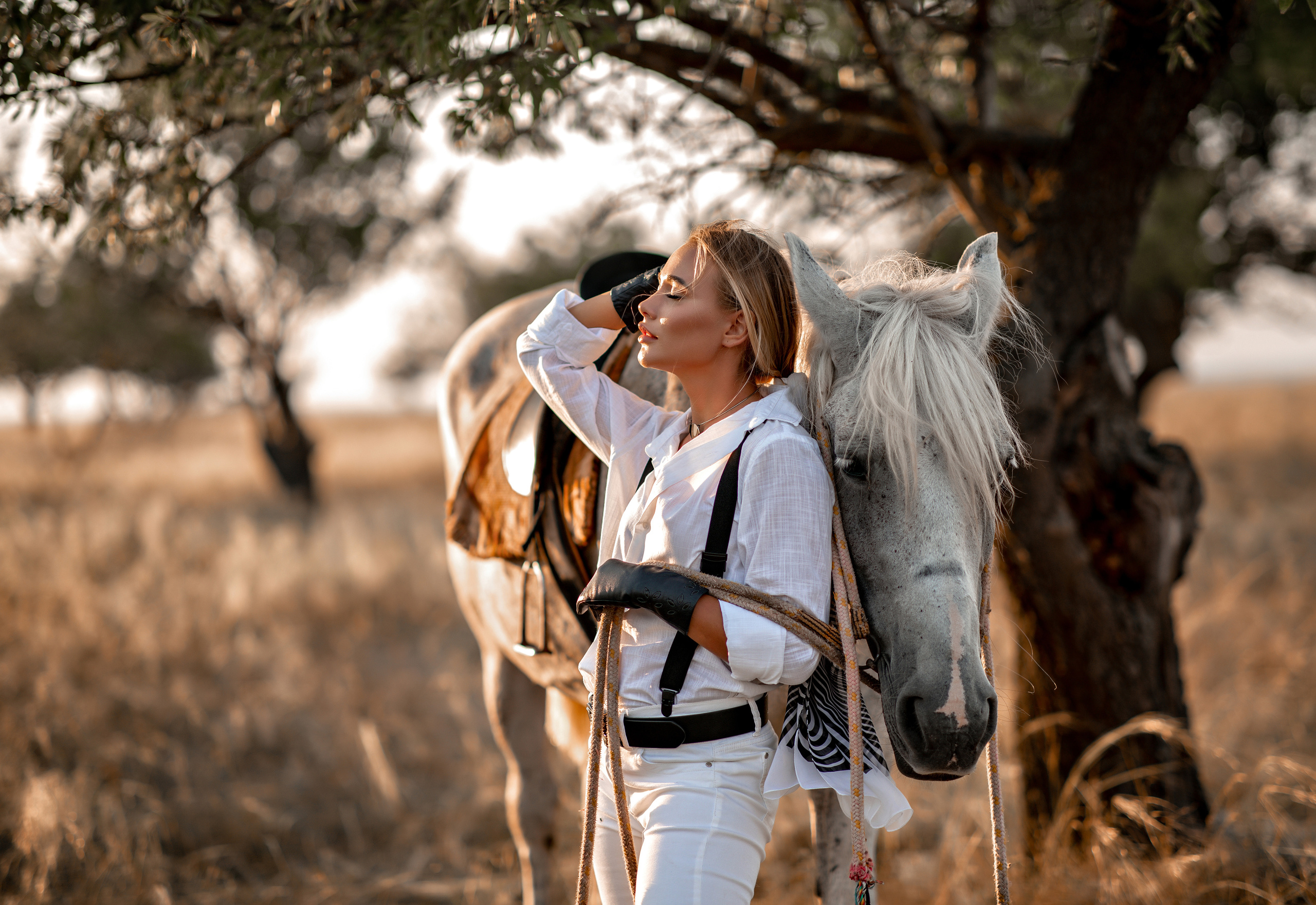 Фотосессия с лошадью. Фотограф-стилист Крым Прокат одежды в Крыму. Фотосессии в Крыму