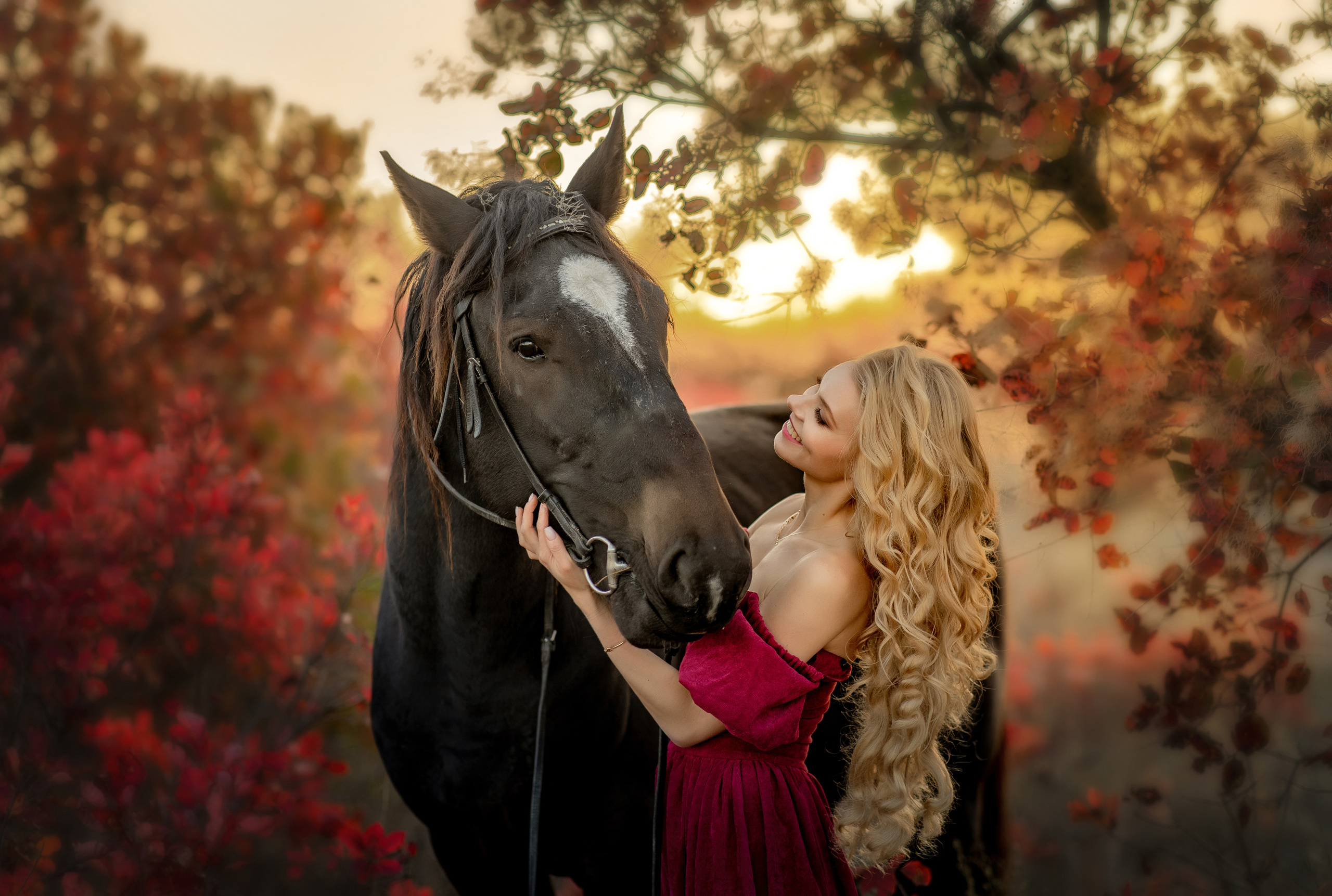 Фотосессия с лошадью. Фотограф-стилист Крым Прокат одежды в Крыму. Фотосессии в Крыму