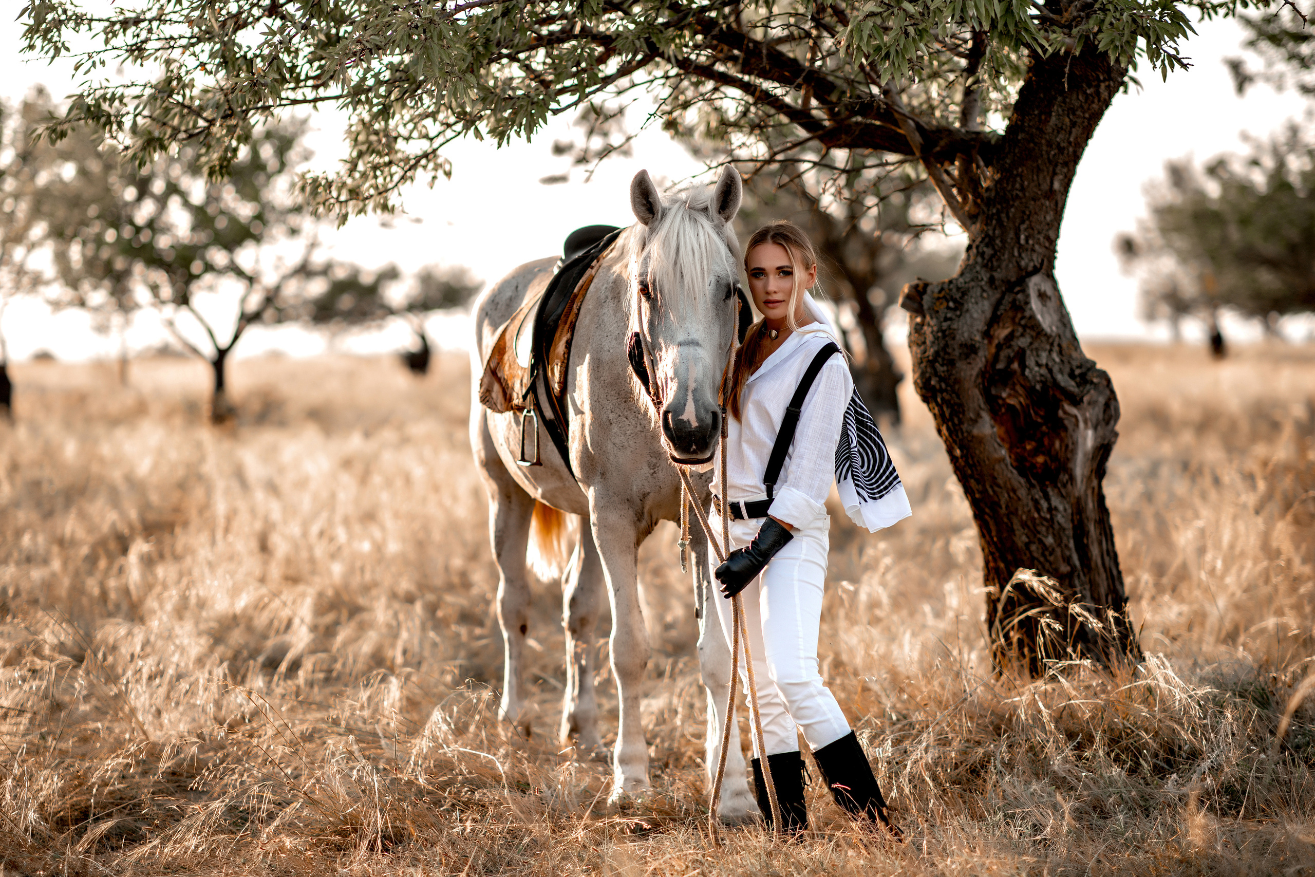 Фотосессия с лошадью. Фотограф-стилист Крым Прокат одежды в Крыму. Фотосессии в Крыму