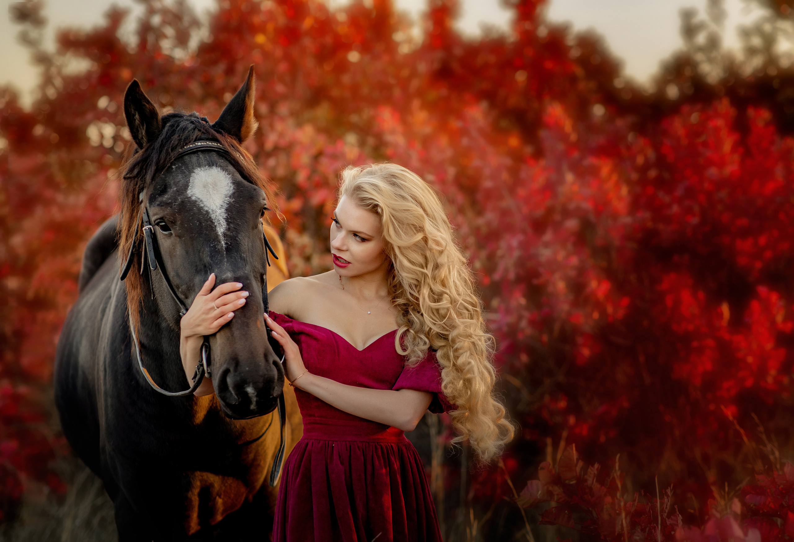 Фотосессия с лошадью. Фотограф-стилист Крым Прокат одежды в Крыму. Фотосессии в Крыму