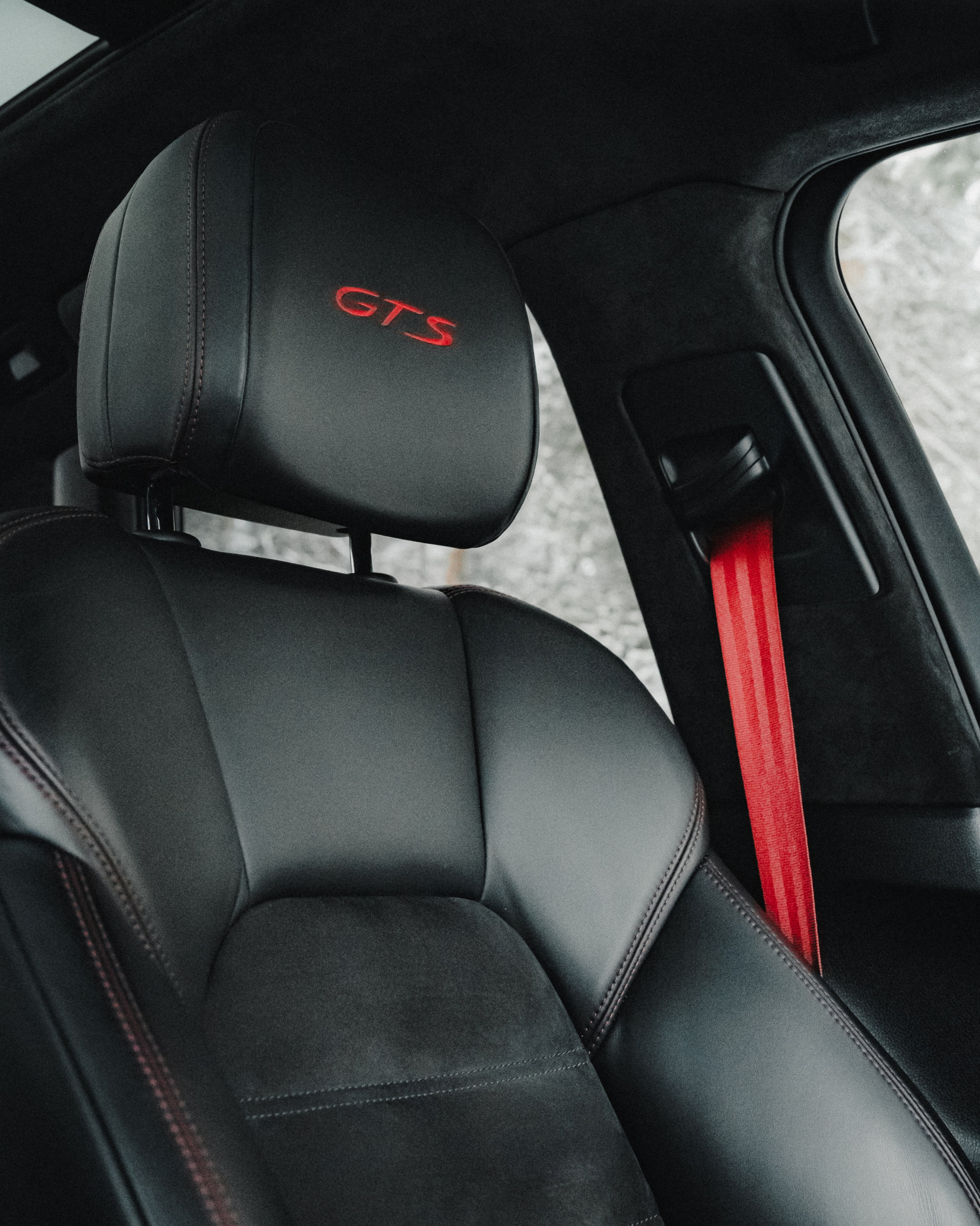 Автомобильная фотосессия Porsche Macan GTS. Фотограф Илья К. в Москве