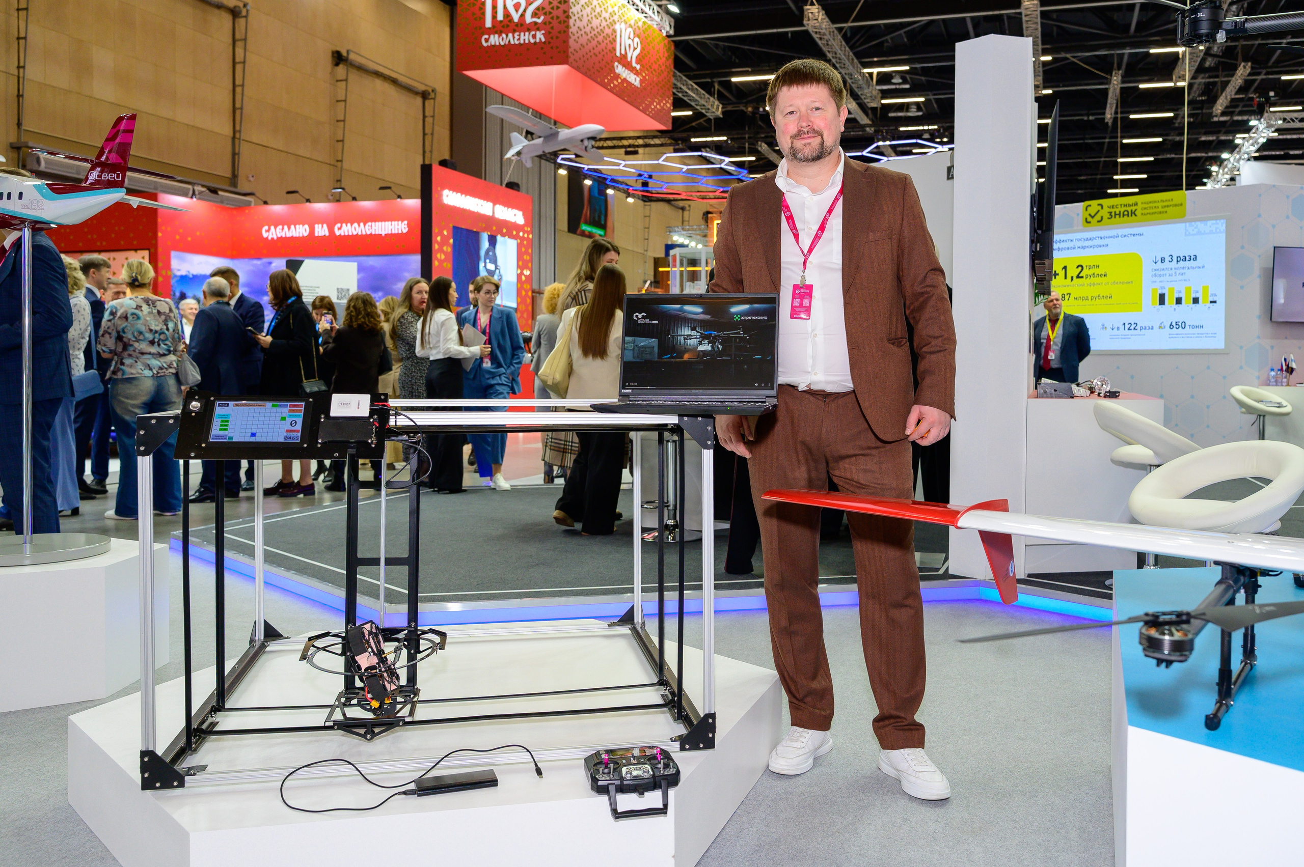 «ИННОПРОМ. Беларусь» — это международная промышленная выставка, объединяющая представителей различных отраслей промышленности, инновационных компаний, инвесторов и государственных структур. Это уникальная платформа для обмена опытом, внедрения новых идей и технологий, что способствует повышению актуальности отрасли и развитию сотрудничества между странами.#БольшаяпромышленнаянеделявМинске @belexpo_by@ph.andrey_puhach #bigindustrialweek #bigindustrialwee