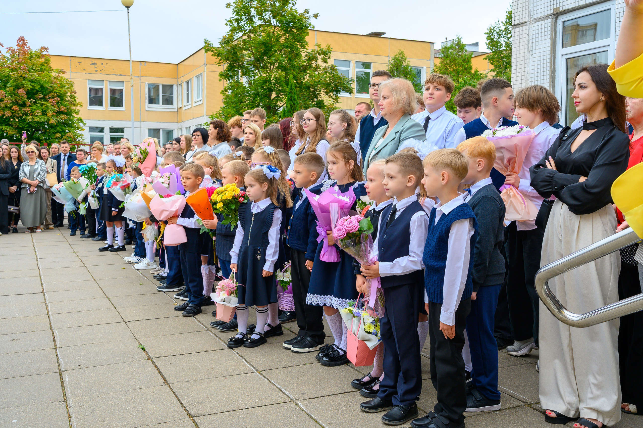 Вот звучит первый звонок, перед этим долгое приготовление к новому этапу в жизни, Яромир идет в школу. Фотоуслуги, услуги фотографа, фотографирование важных событий