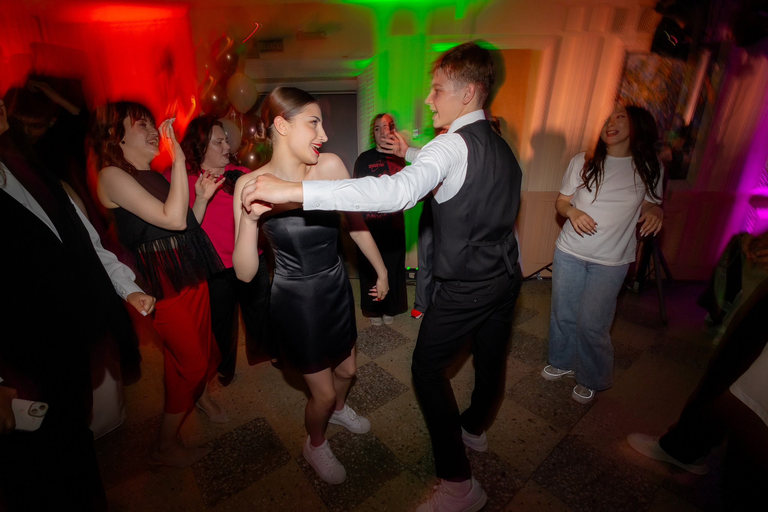 Школьный выпускной 2024 год в Соколе (Минск). Свадебный фотограф в Минске/Беларуси Сергей Спиридонов