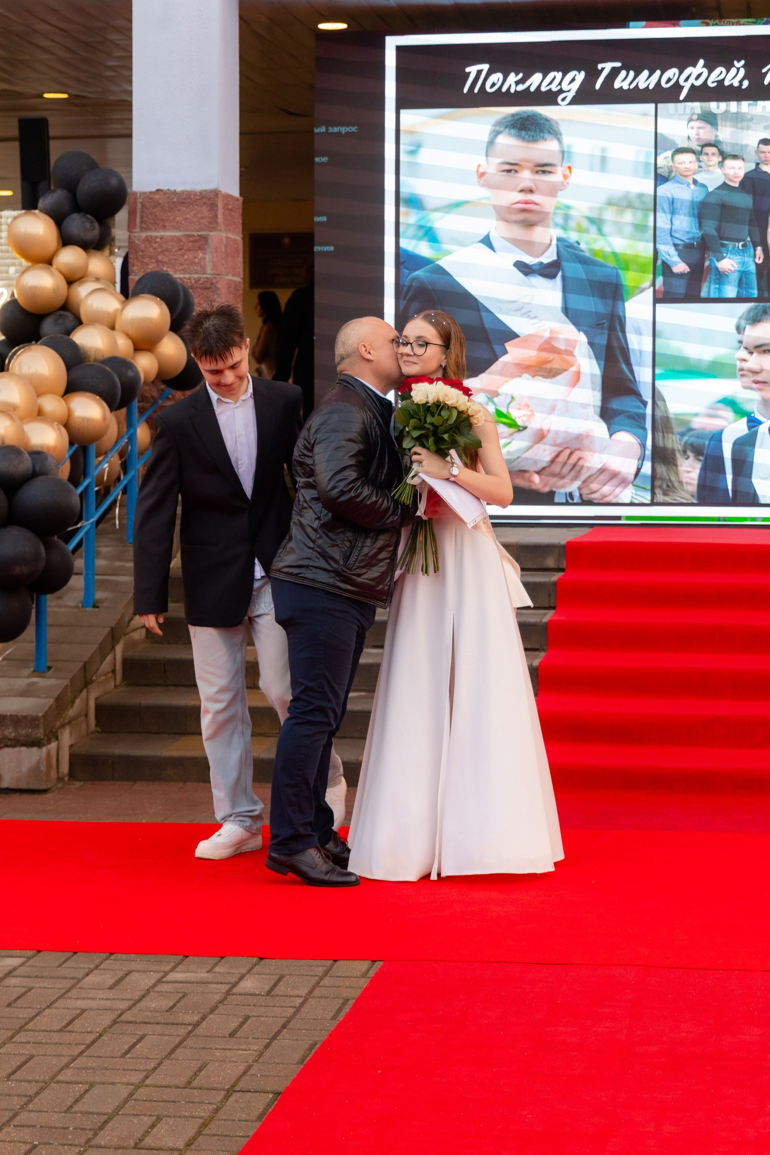 Школьный выпускной 2025 год в Минске, Беларуси. Свадебный фотограф в Минске/Беларуси Сергей Спиридонов