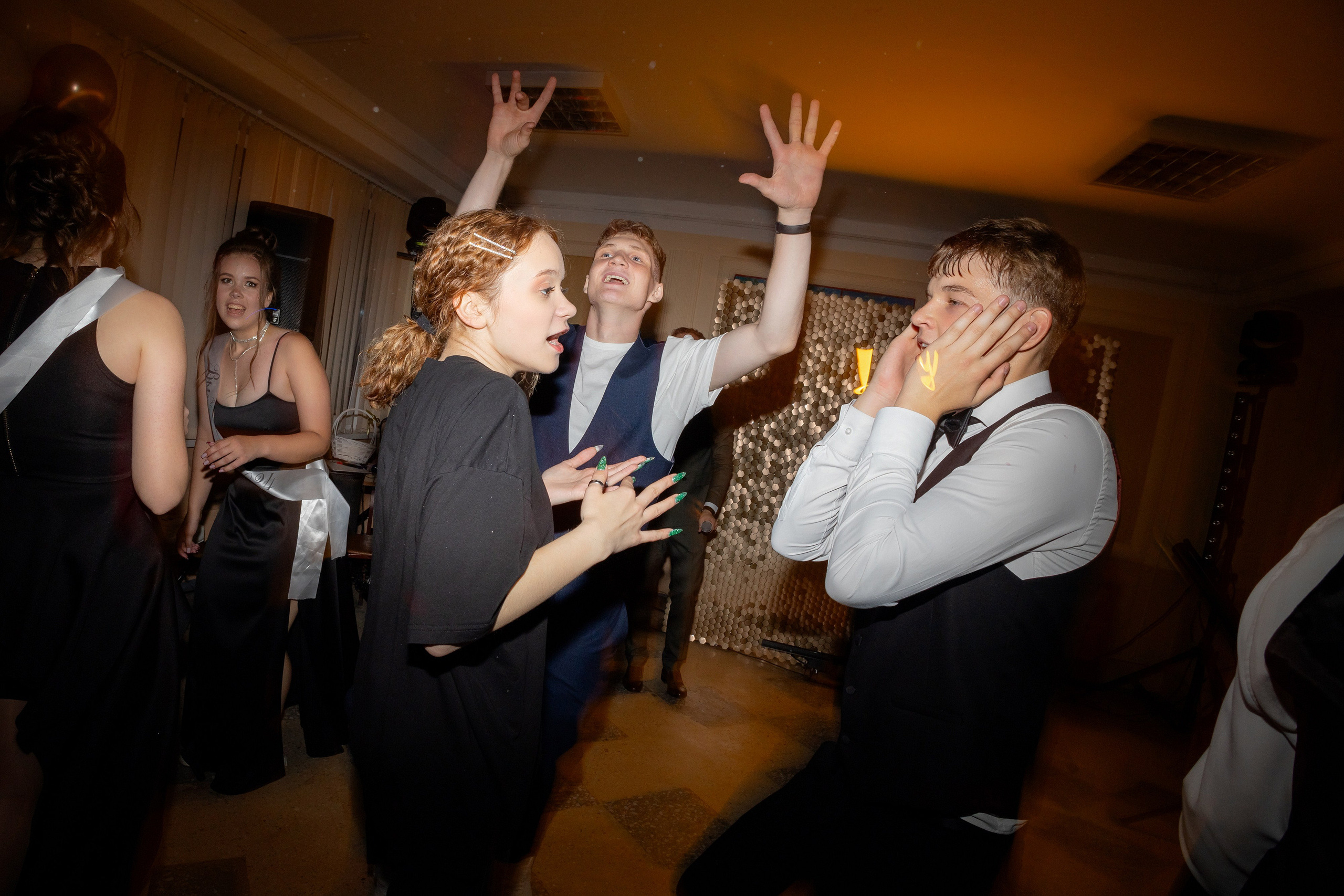 Школьный выпускной 2024 год в Соколе (Минск). Свадебный фотограф в Минске/Беларуси Сергей Спиридонов