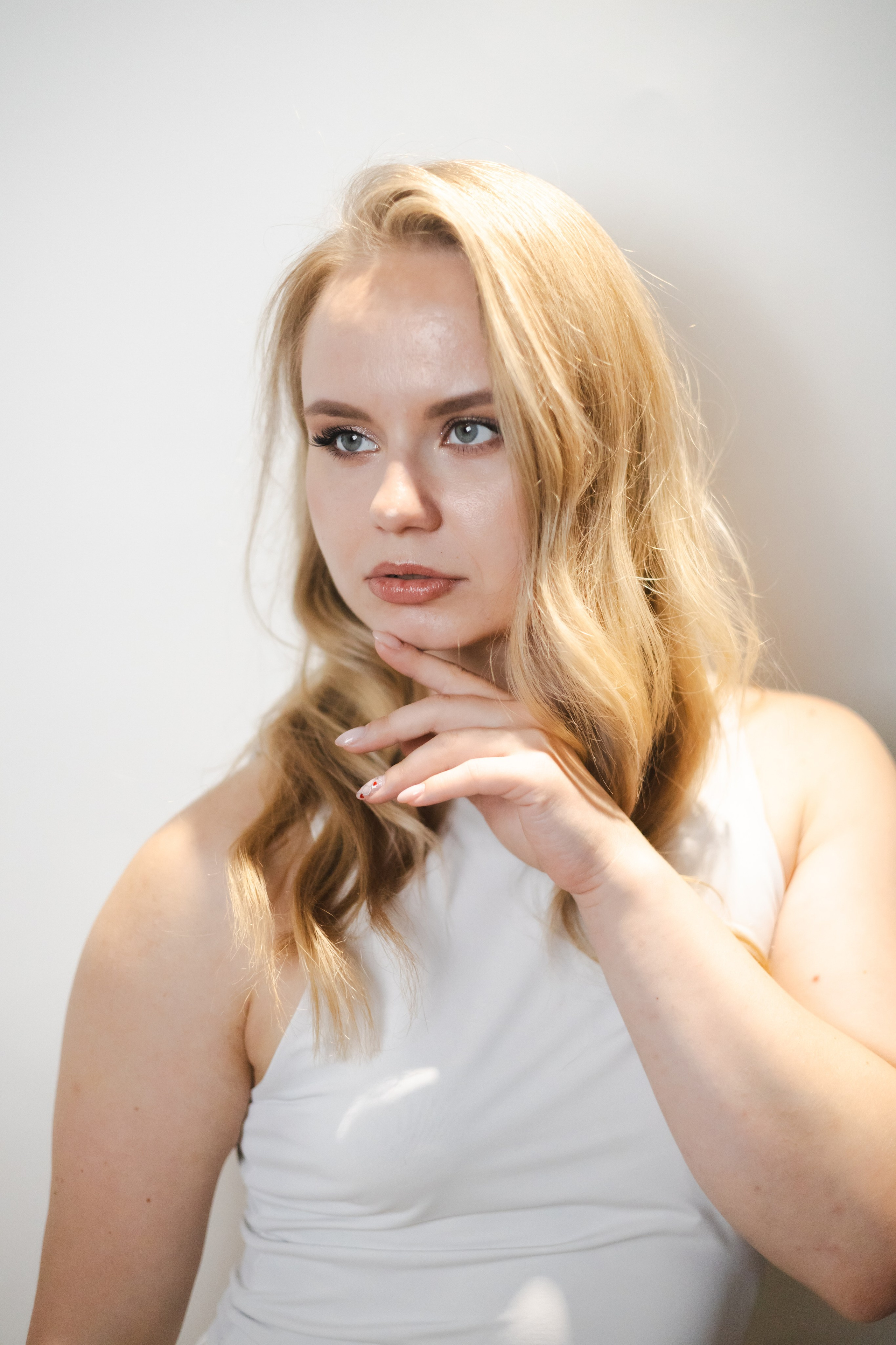 ЖЕНСКИЕ ПОРТРЕТЫ СТУДИЯ 2025. Фотограф Красноярск съемки лавстори, фотосессия в студии, портретная съемка, творческие фотосессии