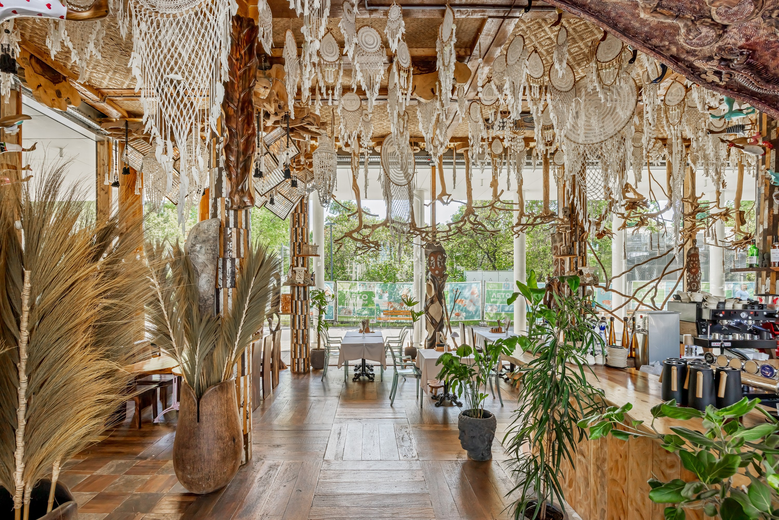 Съёмка ресторана Made in Bali на Пушкинской набережной — фото интерьера и экстерьера