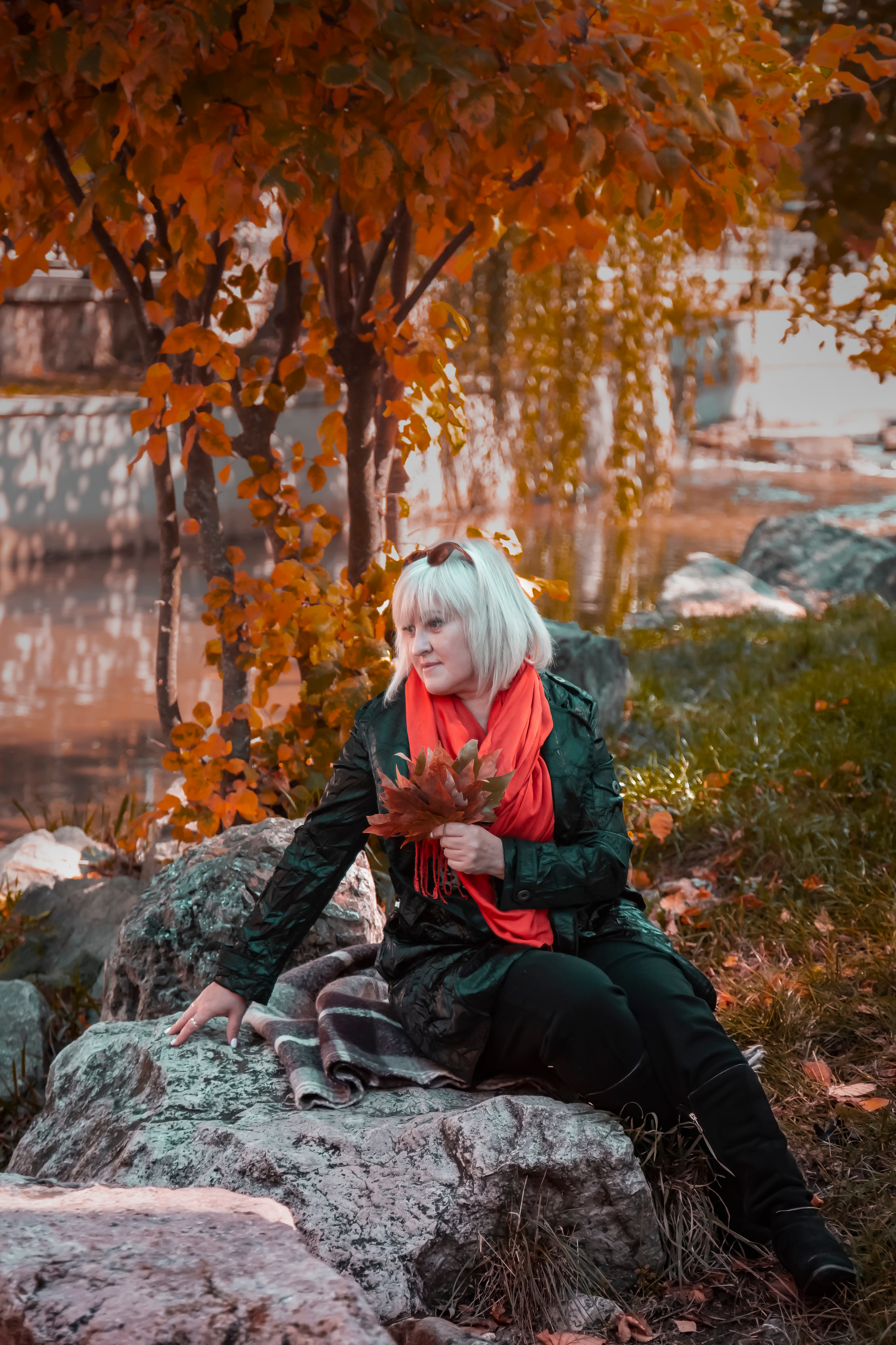 женский портрет, осенний портрет, фотопрогулка по городу, экспресс-фотосессия, лайфстайл фотосессия, фотограф в Симферополе, женский фотограф, коуч-фотограф, заказать фотосессию в Симферополе, фотосессия для девушки, фотосессия для женщины, женщина 50+, женская красота, осенние краски, художественная фотография, фотосессия у профессионала