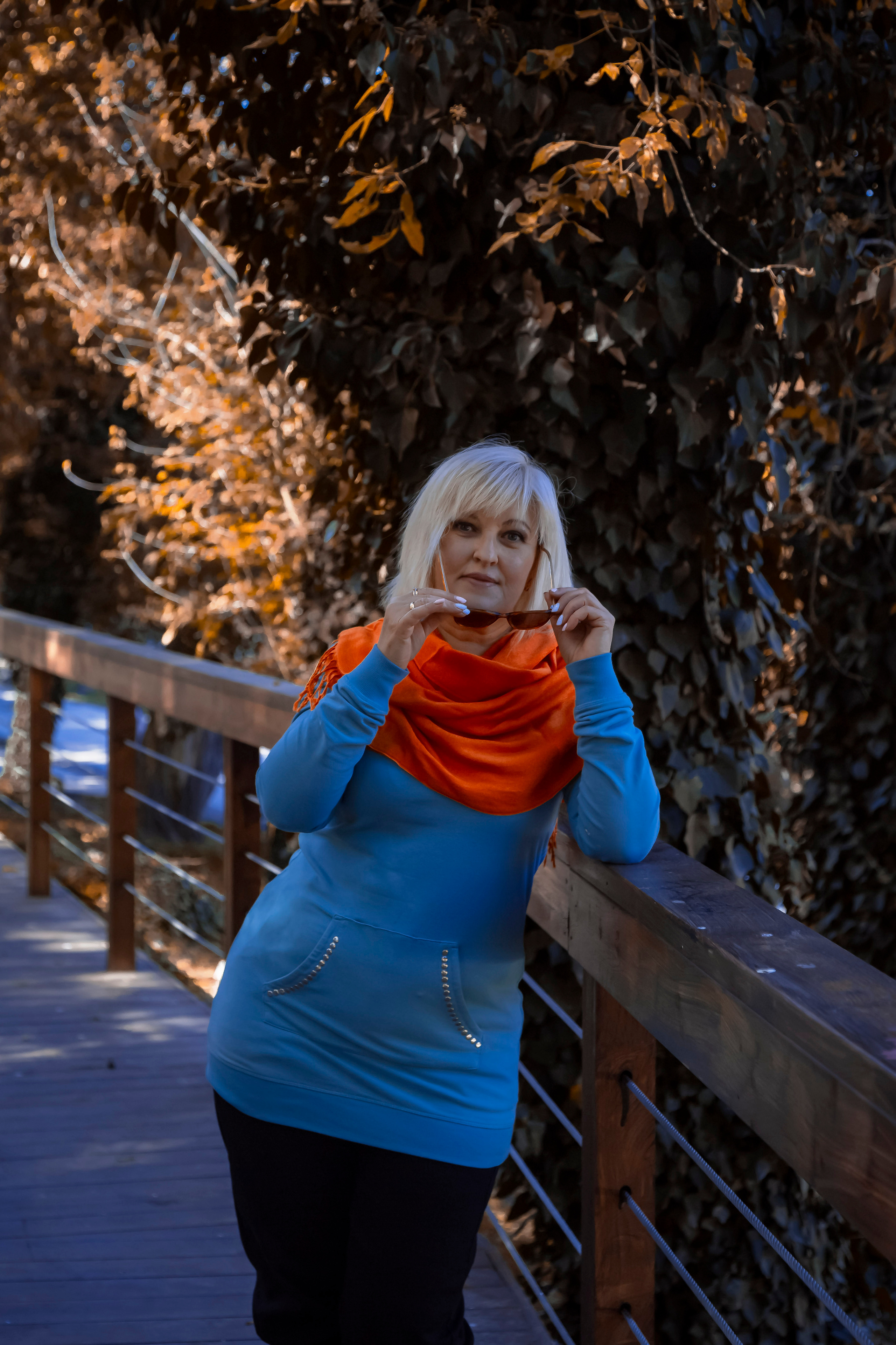 женский портрет, осенний портрет, фотопрогулка по городу, экспресс-фотосессия, лайфстайл фотосессия, фотограф в Симферополе, женский фотограф, коуч-фотограф, заказать фотосессию в Симферополе, фотосессия для девушки, фотосессия для женщины, женщина 50+, женская красота, осенние краски, художественная фотография, фотосессия у профессионала