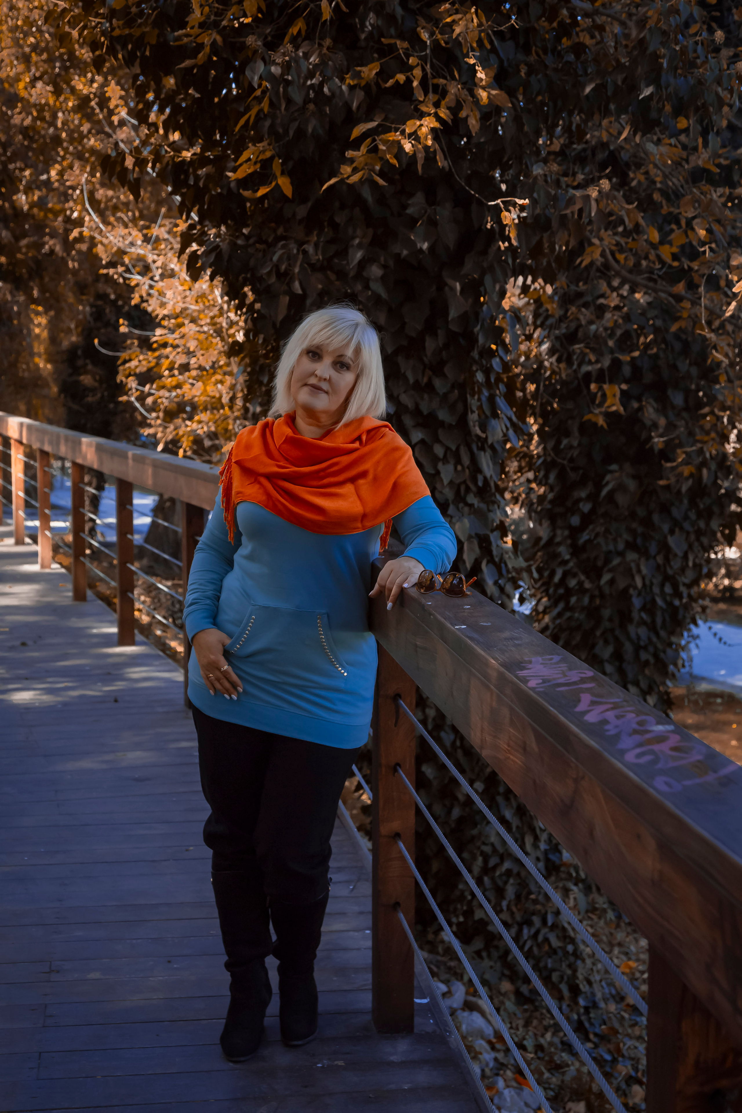 женский портрет, осенний портрет, фотопрогулка по городу, экспресс-фотосессия, лайфстайл фотосессия, фотограф в Симферополе, женский фотограф, коуч-фотограф, заказать фотосессию в Симферополе, фотосессия для девушки, фотосессия для женщины, женщина 50+, женская красота, осенние краски, художественная фотография, фотосессия у профессионала