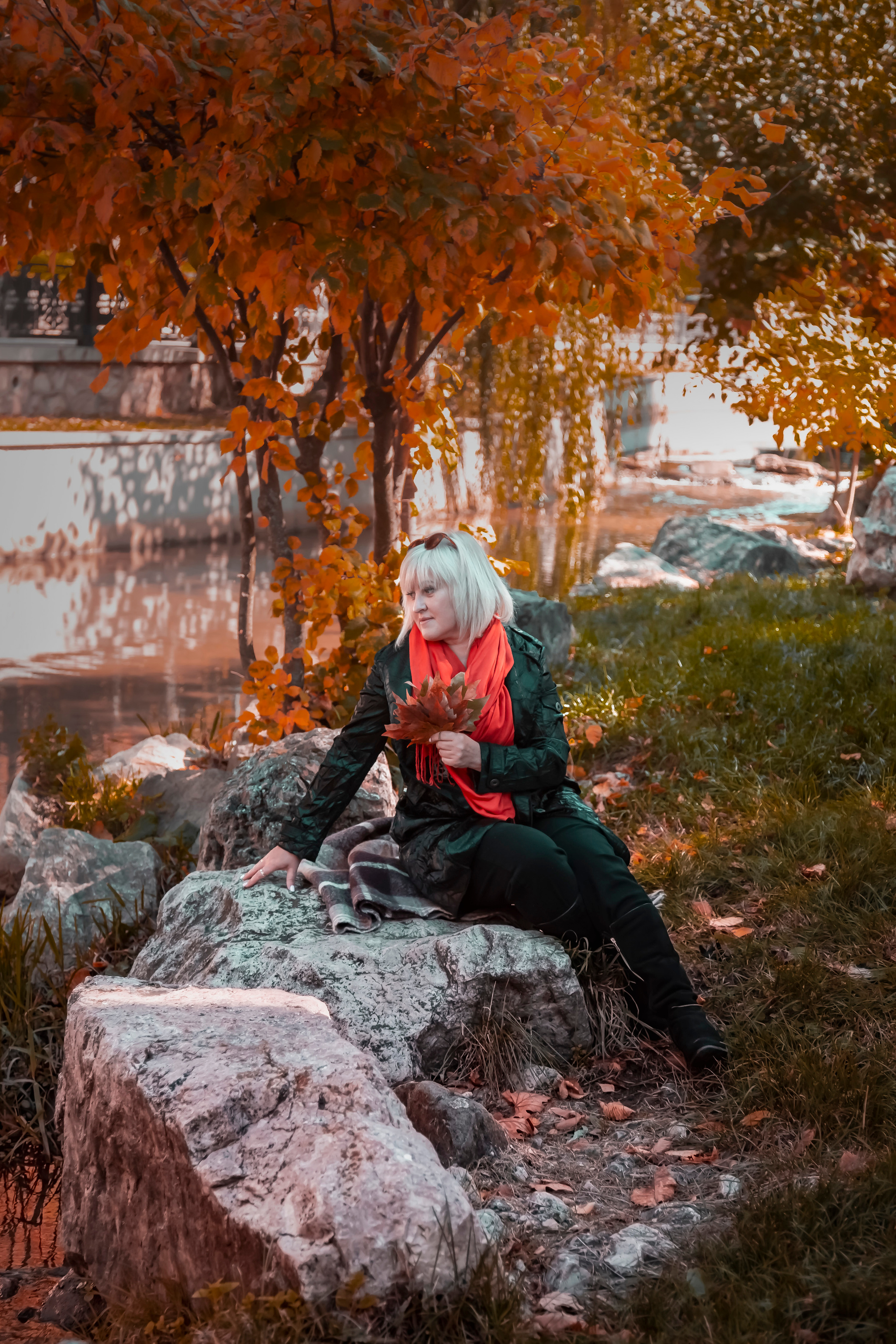 женский портрет, осенний портрет, фотопрогулка по городу, экспресс-фотосессия, лайфстайл фотосессия, фотограф в Симферополе, женский фотограф, коуч-фотограф, заказать фотосессию в Симферополе, фотосессия для девушки, фотосессия для женщины, женщина 50+, женская красота, осенние краски, художественная фотография, фотосессия у профессионала