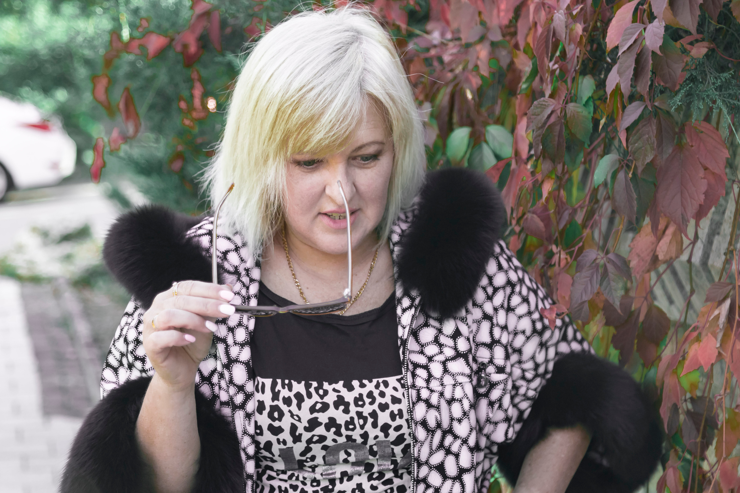 женский портрет, осенний портрет, фотопрогулка по городу, экспресс-фотосессия, лайфстайл фотосессия, фотограф в Симферополе, женский фотограф, коуч-фотограф, заказать фотосессию в Симферополе, фотосессия для девушки, фотосессия для женщины, женщина 50+, женская красота, осенние краски, художественная фотография, фотосессия у профессионала