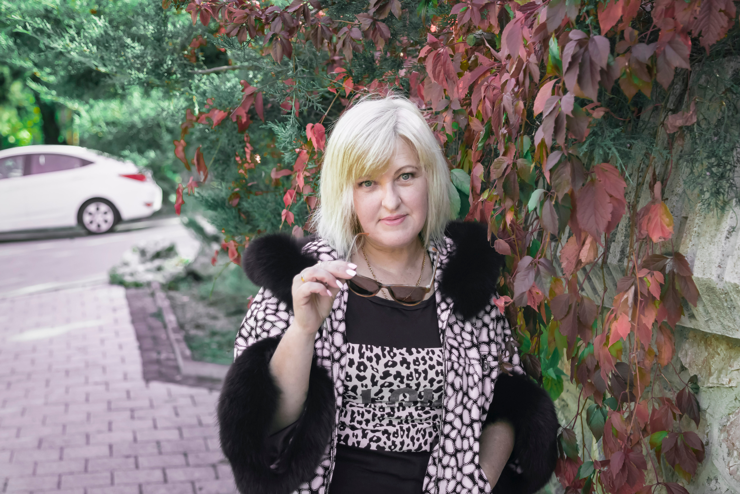 женский портрет, осенний портрет, фотопрогулка по городу, экспресс-фотосессия, лайфстайл фотосессия, фотограф в Симферополе, женский фотограф, коуч-фотограф, заказать фотосессию в Симферополе, фотосессия для девушки, фотосессия для женщины, женщина 50+, женская красота, осенние краски, художественная фотография, фотосессия у профессионала