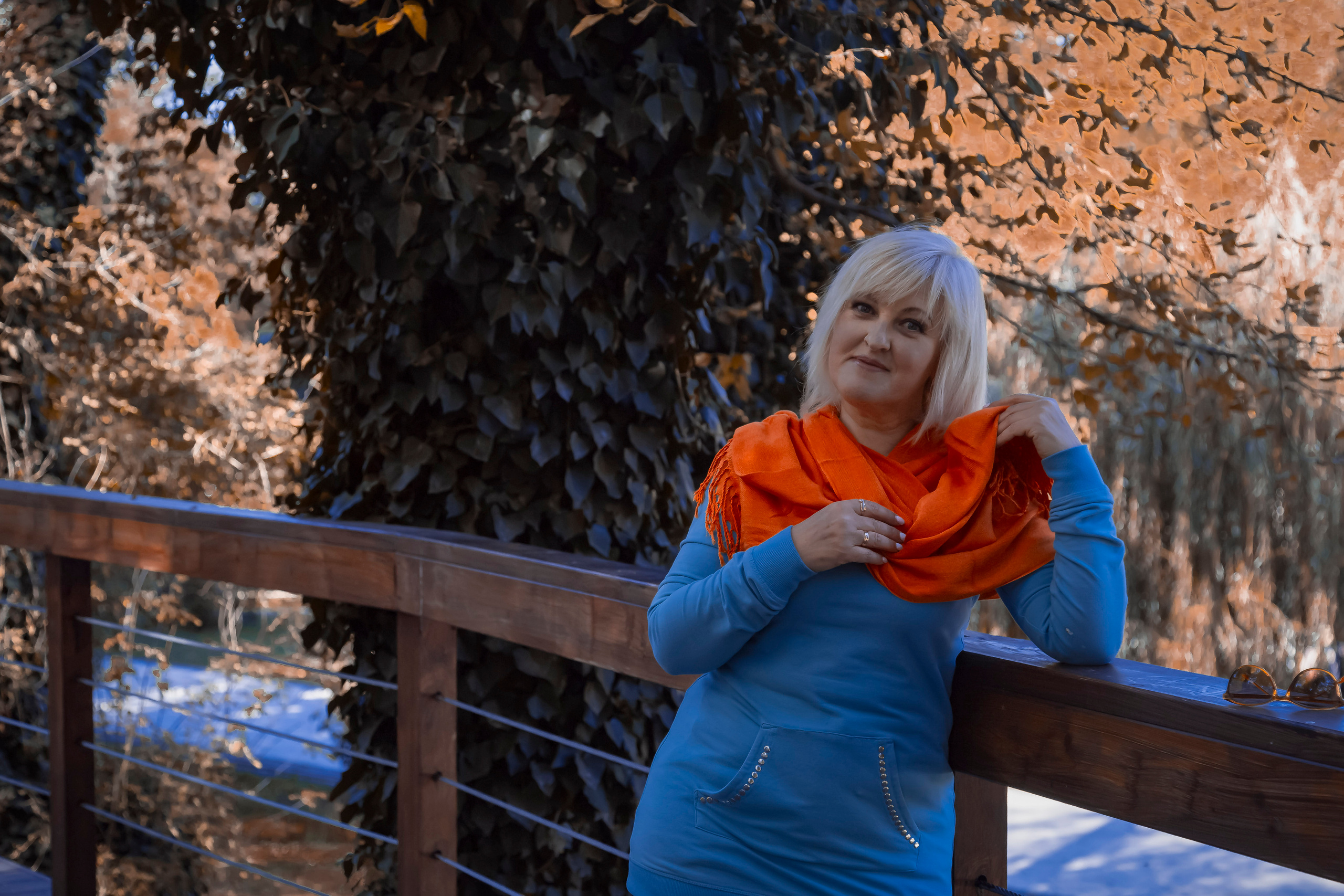 женский портрет, осенний портрет, фотопрогулка по городу, экспресс-фотосессия, лайфстайл фотосессия, фотограф в Симферополе, женский фотограф, коуч-фотограф, заказать фотосессию в Симферополе, фотосессия для девушки, фотосессия для женщины, женщина 50+, женская красота, осенние краски, художественная фотография, фотосессия у профессионала