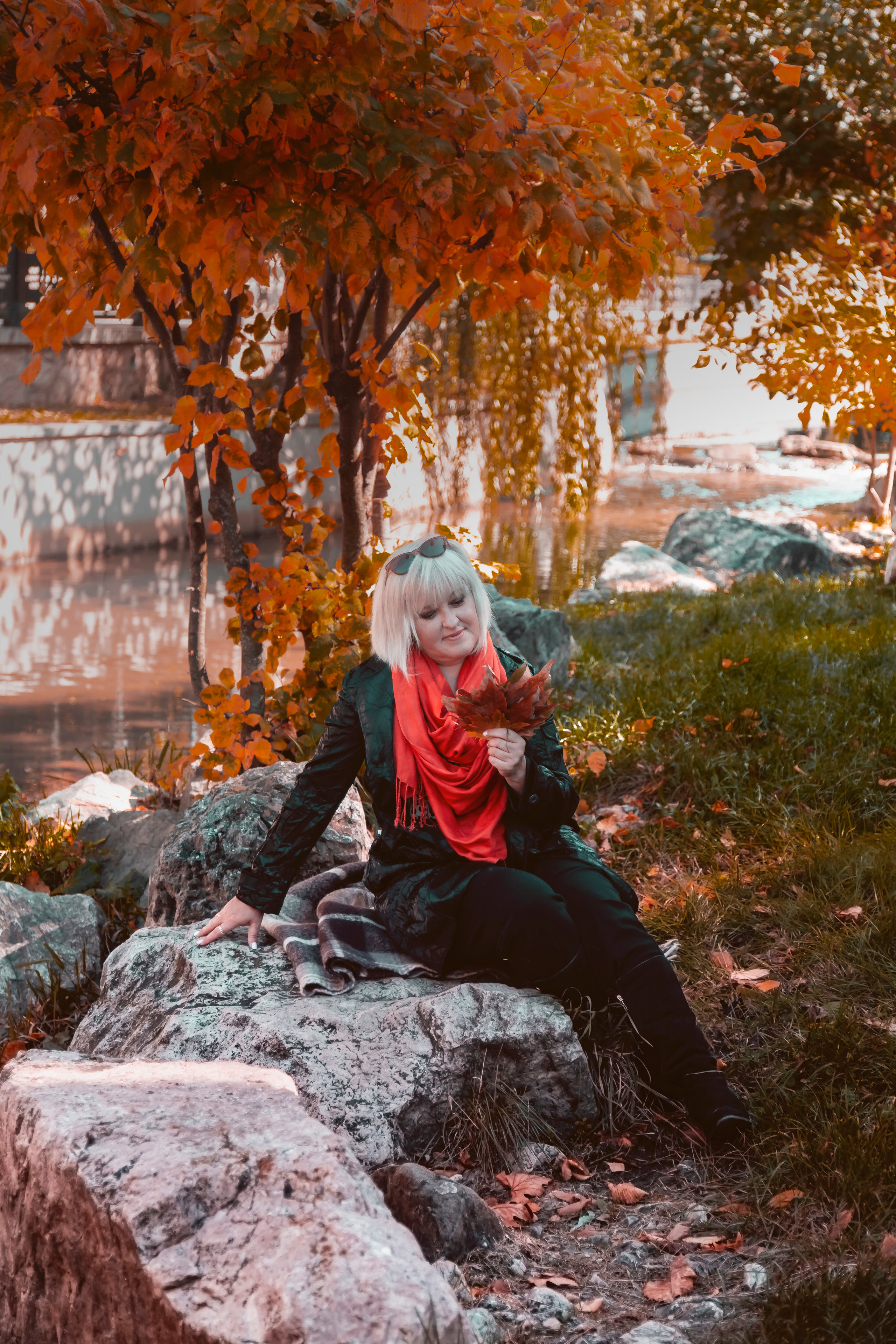 женский портрет, осенний портрет, фотопрогулка по городу, экспресс-фотосессия, лайфстайл фотосессия, фотограф в Симферополе, женский фотограф, коуч-фотограф, заказать фотосессию в Симферополе, фотосессия для девушки, фотосессия для женщины, женщина 50+, женская красота, осенние краски, художественная фотография, фотосессия у профессионала