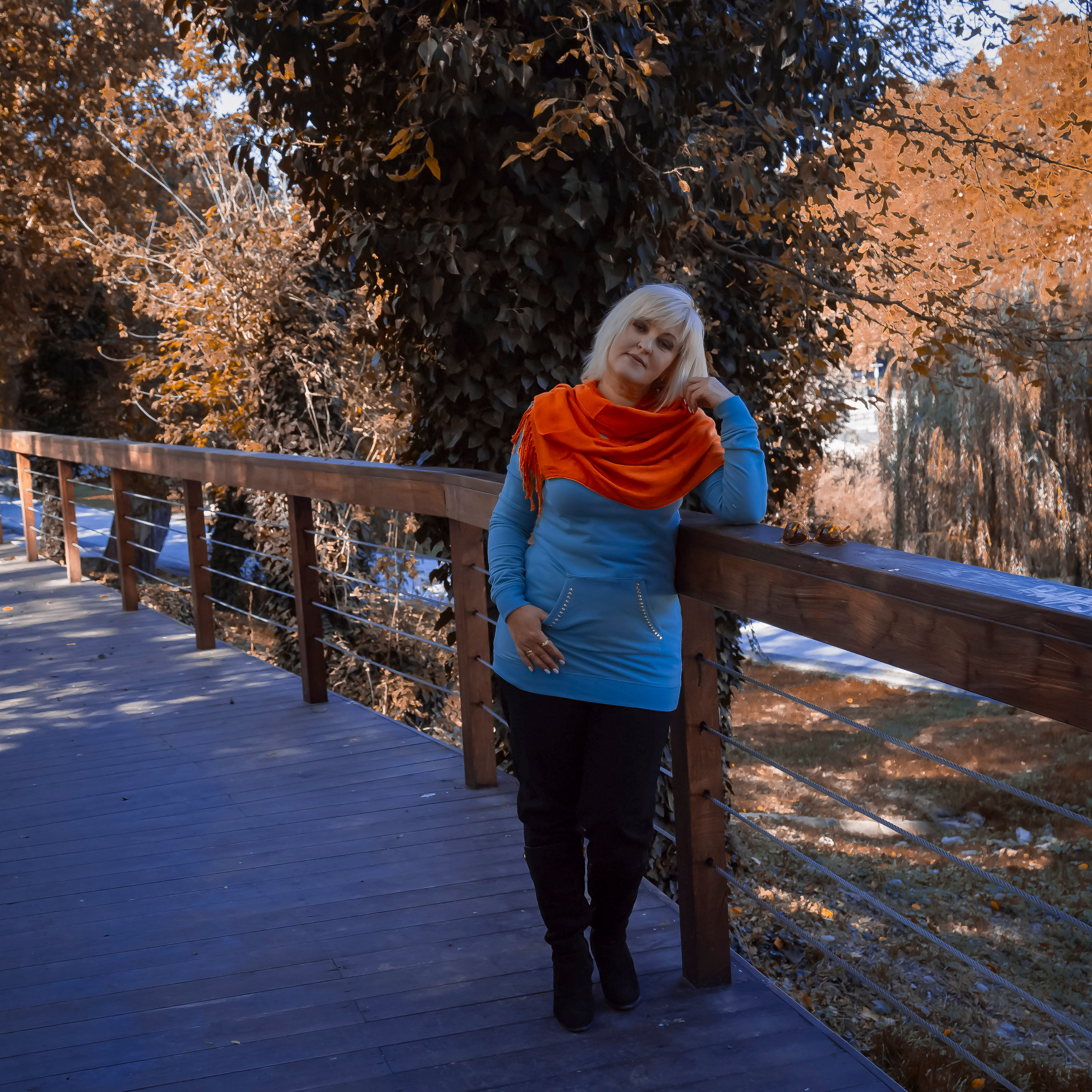 женский портрет, осенний портрет, фотопрогулка по городу, экспресс-фотосессия, лайфстайл фотосессия, фотограф в Симферополе, женский фотограф, коуч-фотограф, заказать фотосессию в Симферополе, фотосессия для девушки, фотосессия для женщины, женщина 50+, женская красота, осенние краски, художественная фотография, фотосессия у профессионала