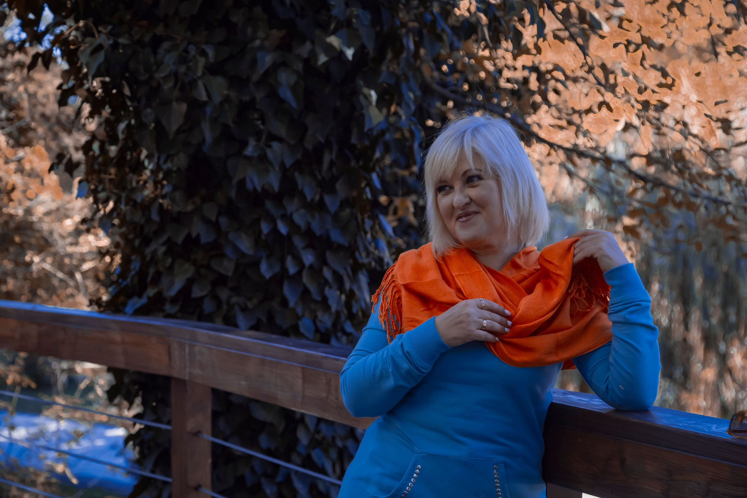 женский портрет, осенний портрет, фотопрогулка по городу, экспресс-фотосессия, лайфстайл фотосессия, фотограф в Симферополе, женский фотограф, коуч-фотограф, заказать фотосессию в Симферополе, фотосессия для девушки, фотосессия для женщины, женщина 50+, женская красота, осенние краски, художественная фотография, фотосессия у профессионала