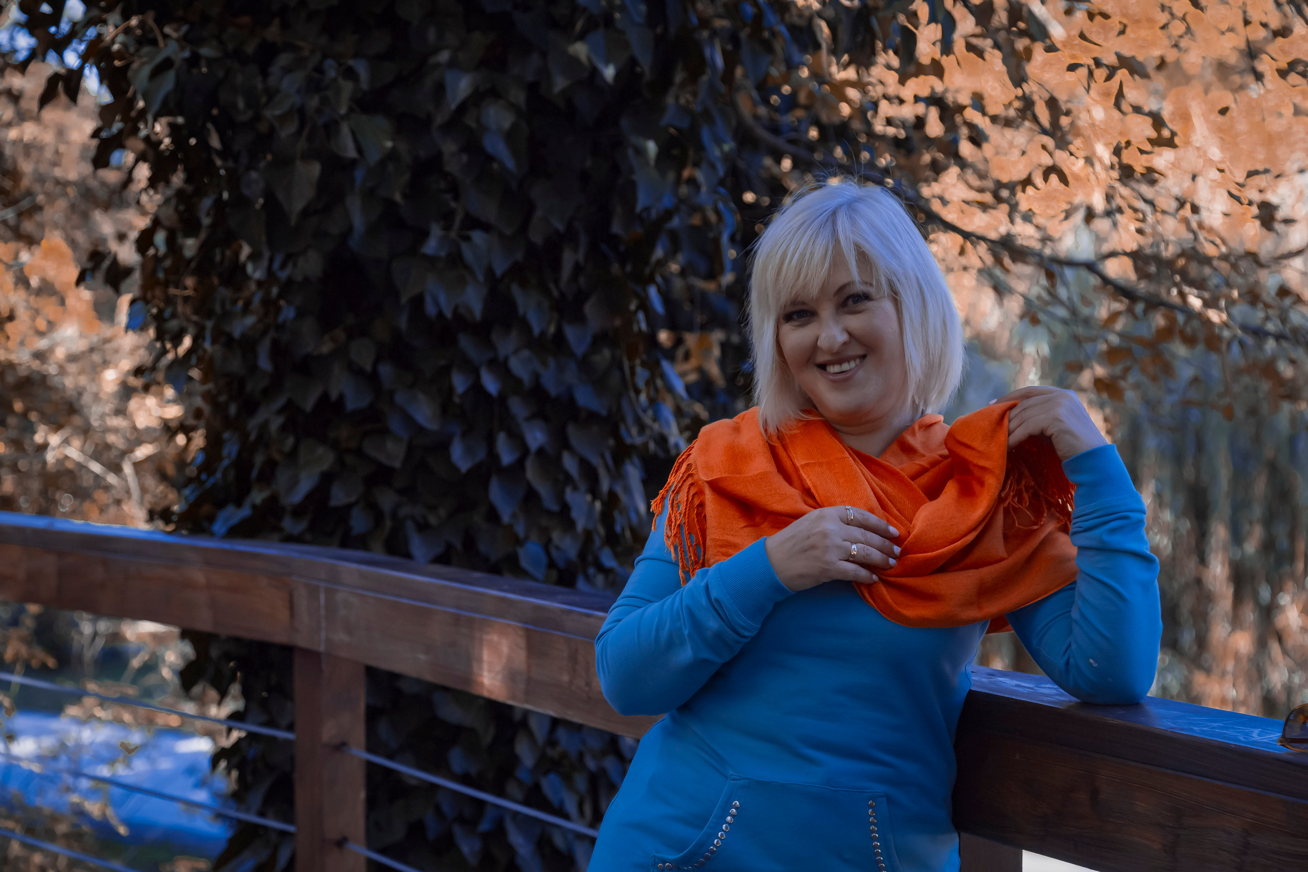 женский портрет, осенний портрет, фотопрогулка по городу, экспресс-фотосессия, лайфстайл фотосессия, фотограф в Симферополе, женский фотограф, коуч-фотограф, заказать фотосессию в Симферополе, фотосессия для девушки, фотосессия для женщины, женщина 50+, женская красота, осенние краски, художественная фотография, фотосессия у профессионала