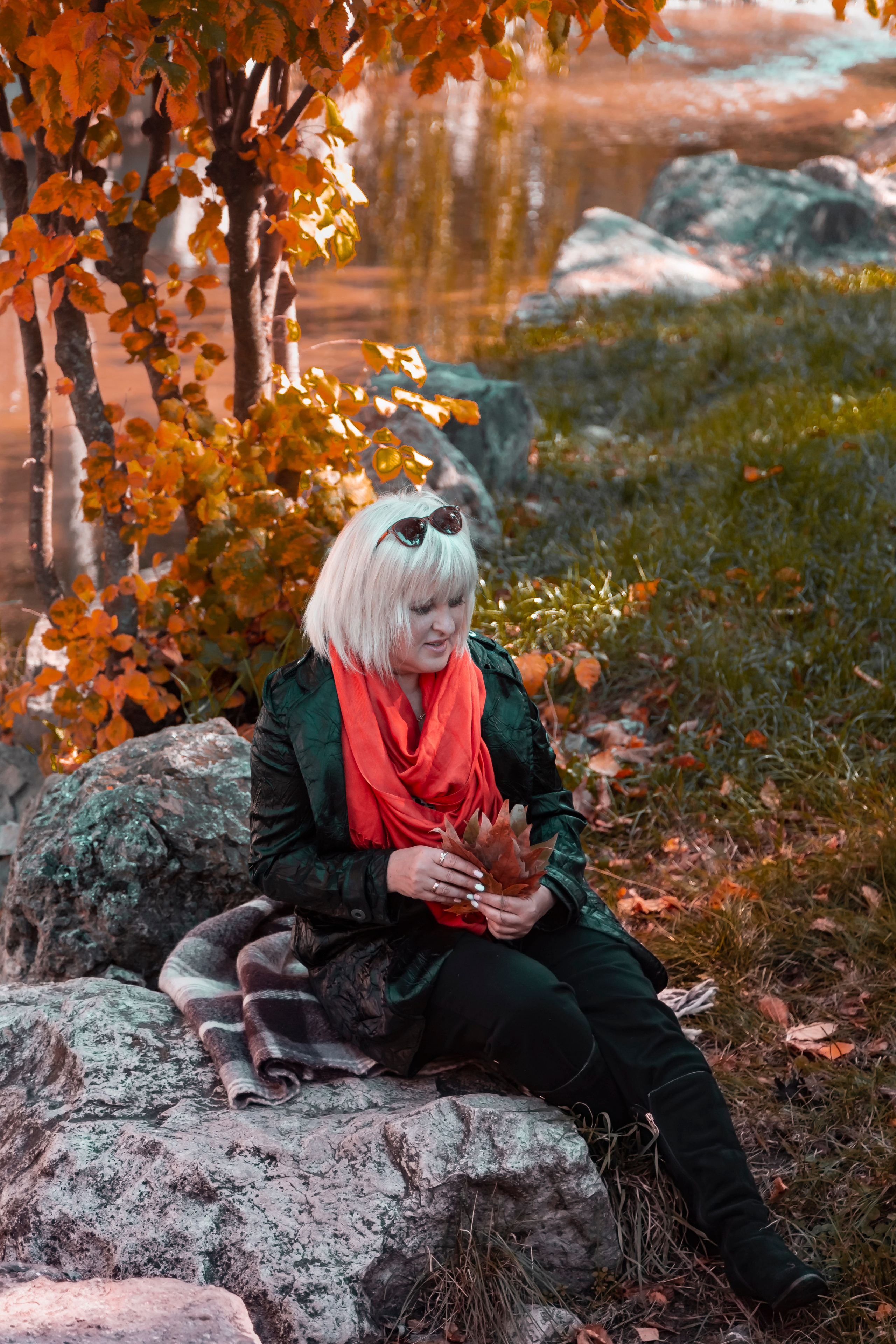 женский портрет, осенний портрет, фотопрогулка по городу, экспресс-фотосессия, лайфстайл фотосессия, фотограф в Симферополе, женский фотограф, коуч-фотограф, заказать фотосессию в Симферополе, фотосессия для девушки, фотосессия для женщины, женщина 50+, женская красота, осенние краски, художественная фотография, фотосессия у профессионала