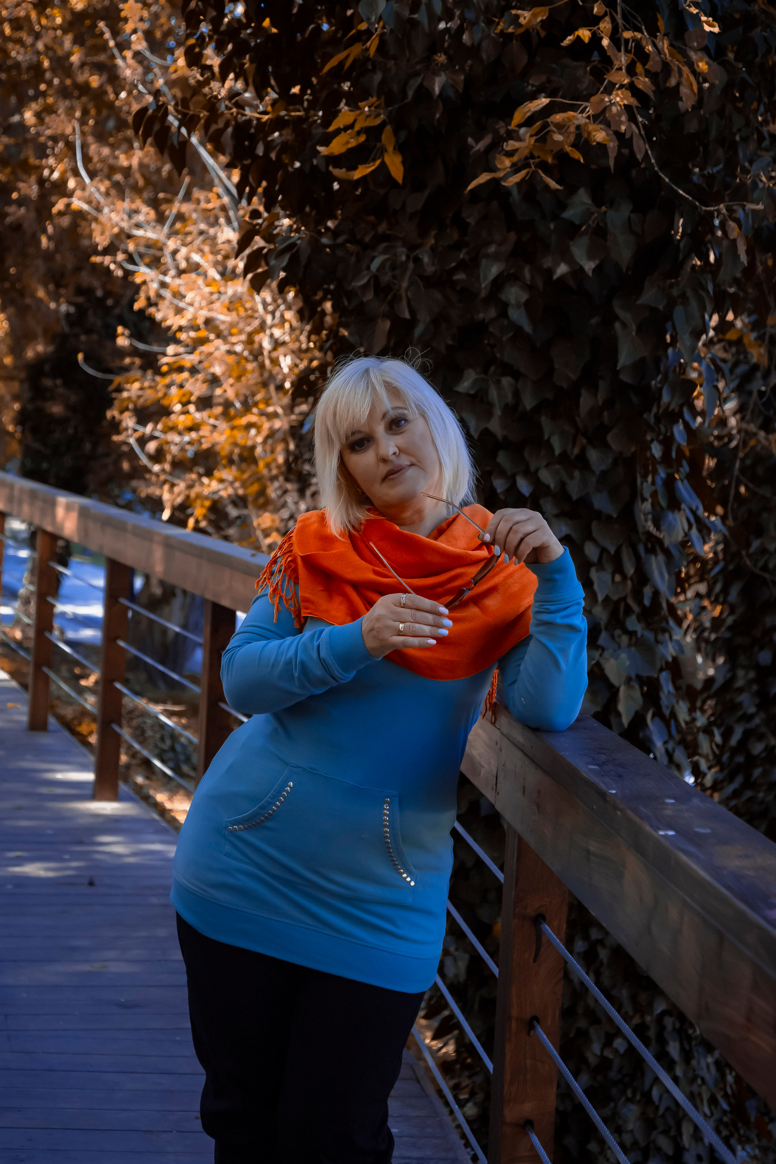 женский портрет, осенний портрет, фотопрогулка по городу, экспресс-фотосессия, лайфстайл фотосессия, фотограф в Симферополе, женский фотограф, коуч-фотограф, заказать фотосессию в Симферополе, фотосессия для девушки, фотосессия для женщины, женщина 50+, женская красота, осенние краски, художественная фотография, фотосессия у профессионала